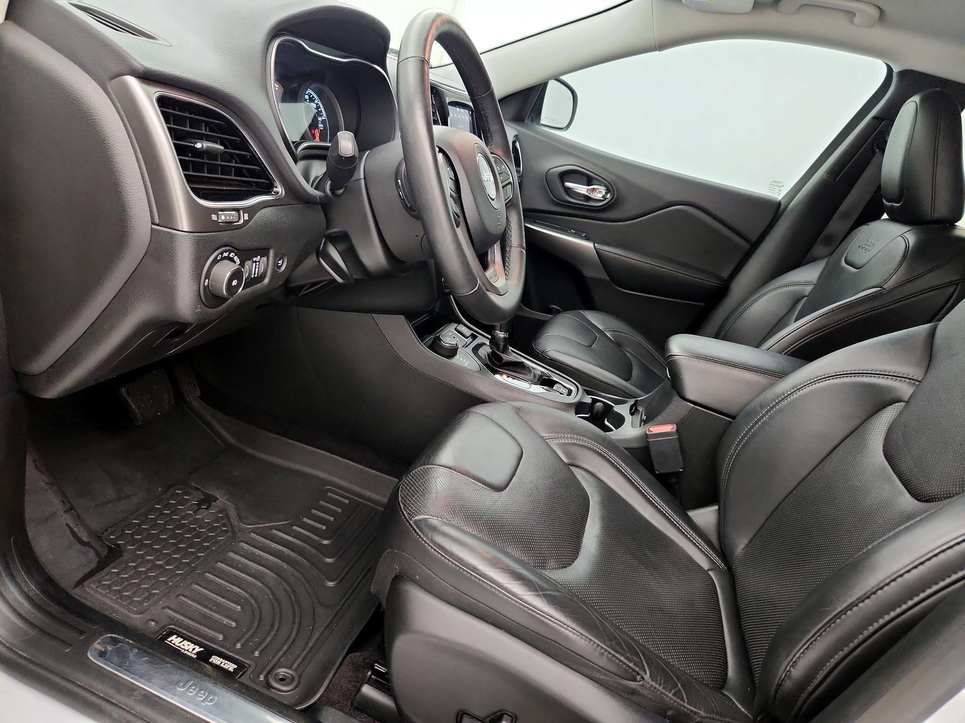 Thumbnail: 2019 Jeep Cherokee - 11