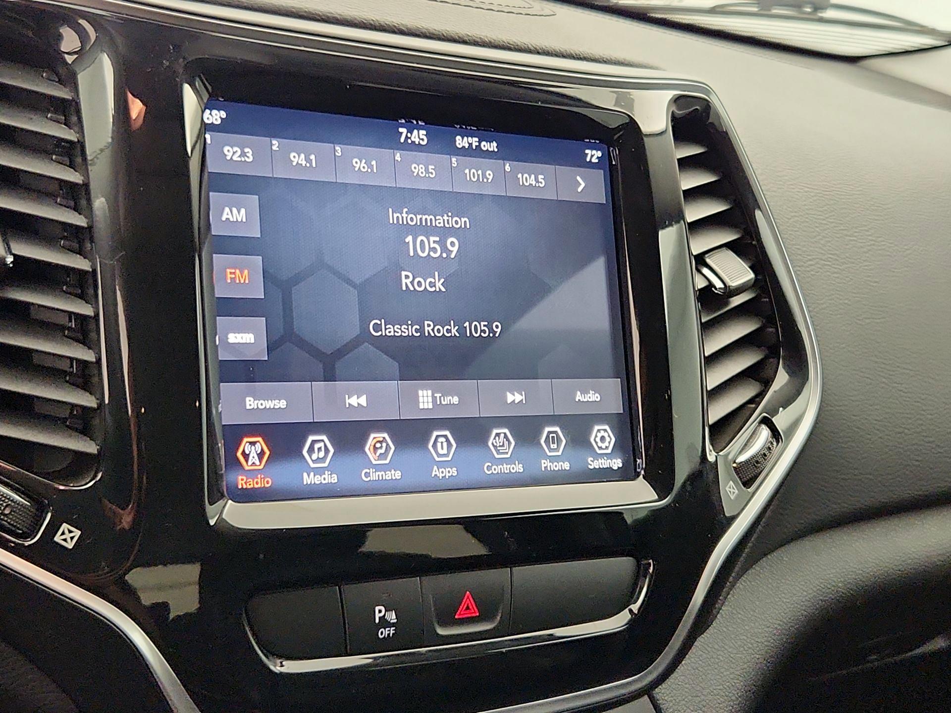 Thumbnail: 2019 Jeep Cherokee - 15