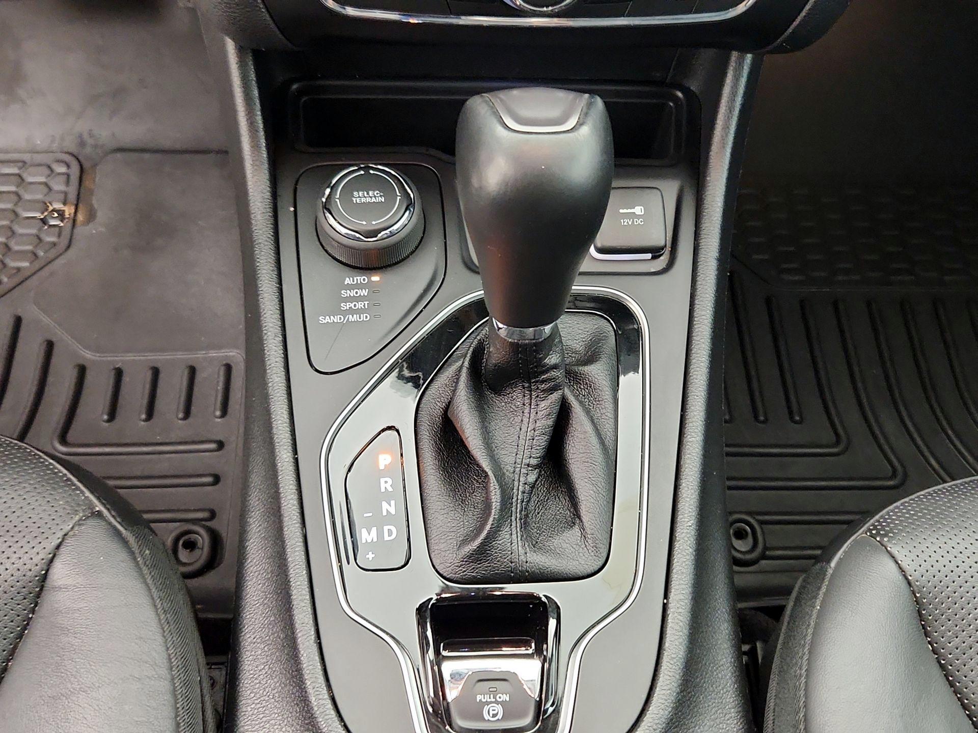 Thumbnail: 2019 Jeep Cherokee - 17