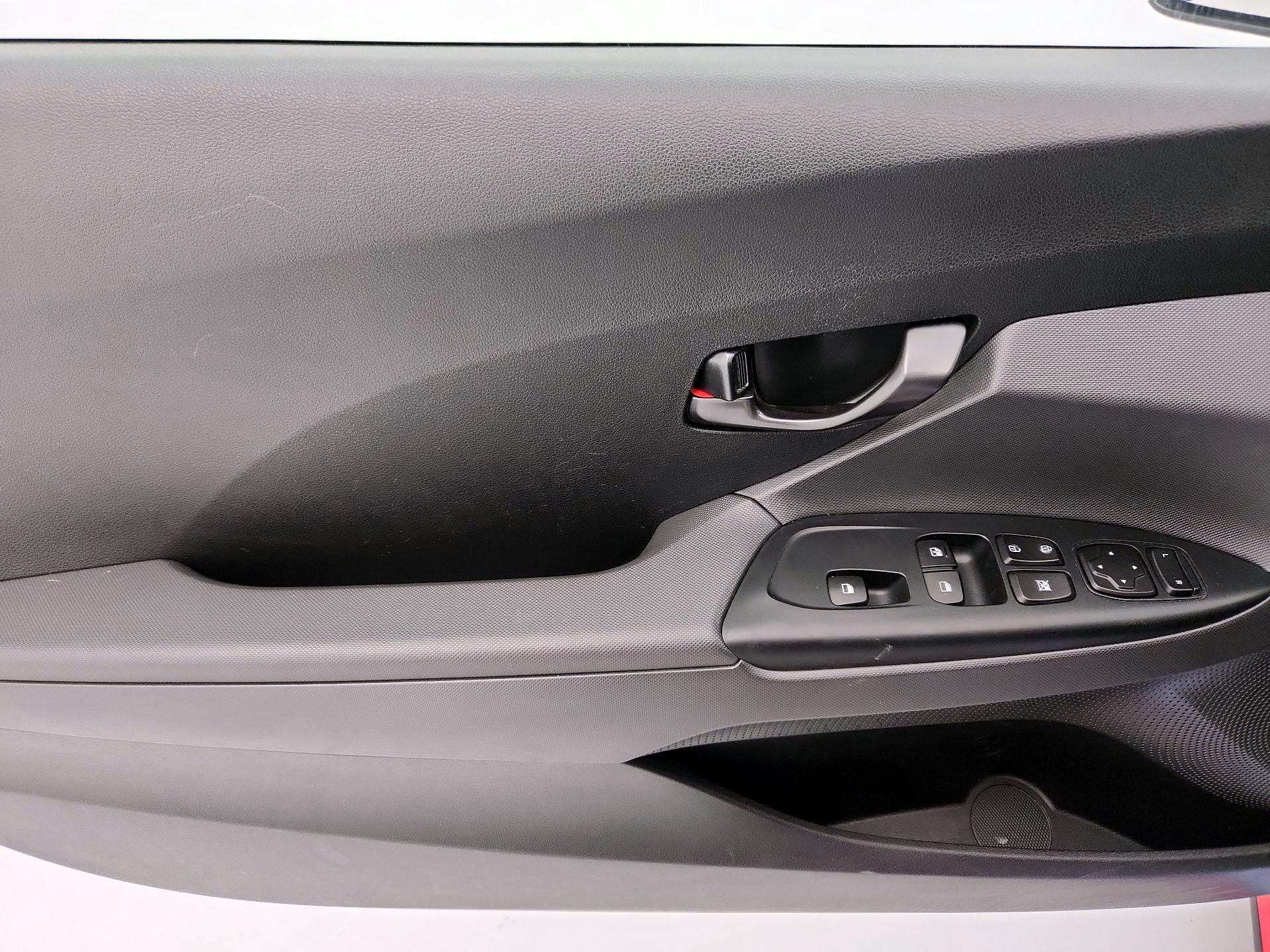 Thumbnail: 2020 Hyundai Veloster - 12
