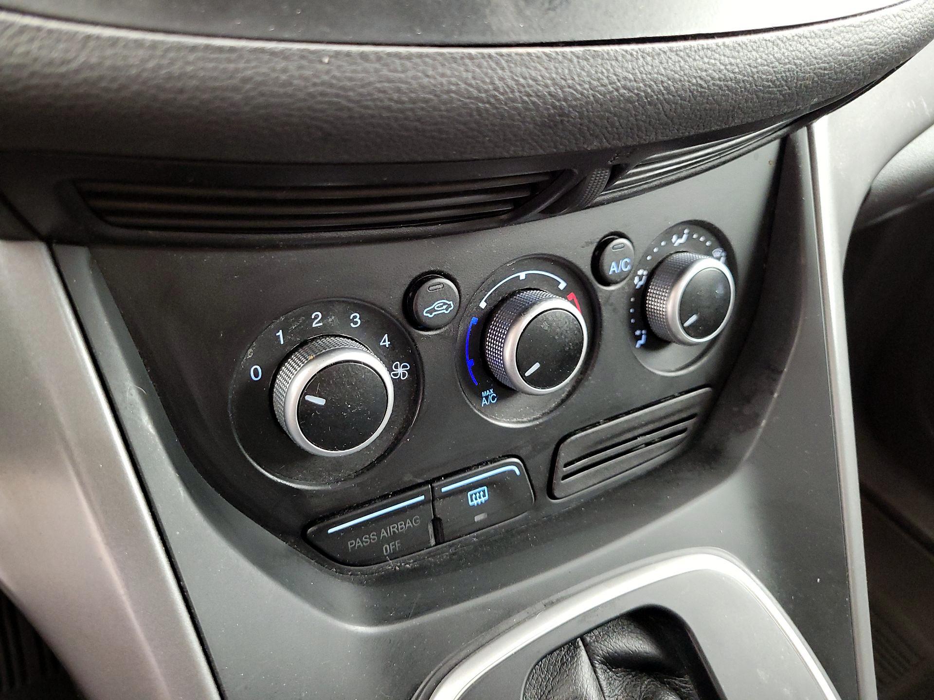 Thumbnail: 2013 Ford Escape - 15