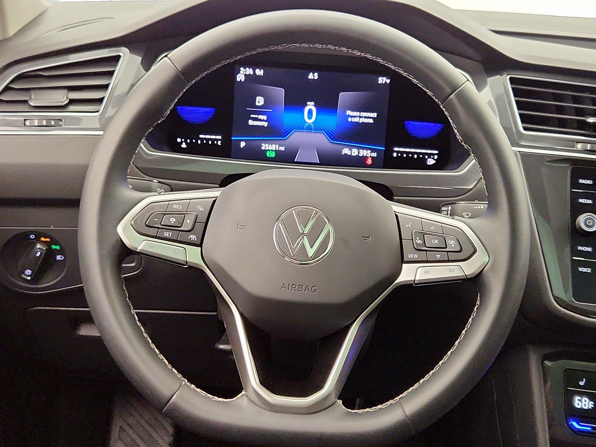 Thumbnail: 2022 Volkswagen Tiguan - 10
