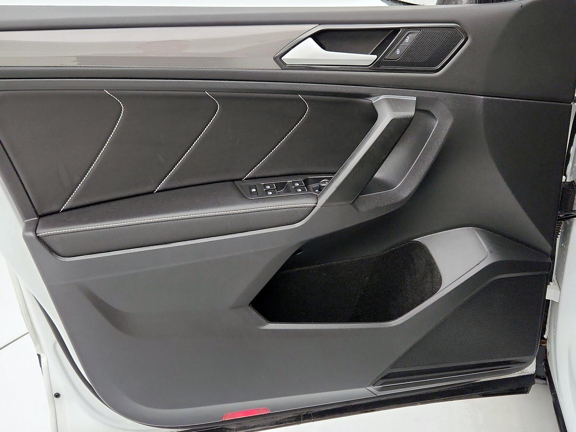 Thumbnail: 2022 Volkswagen Tiguan - 12