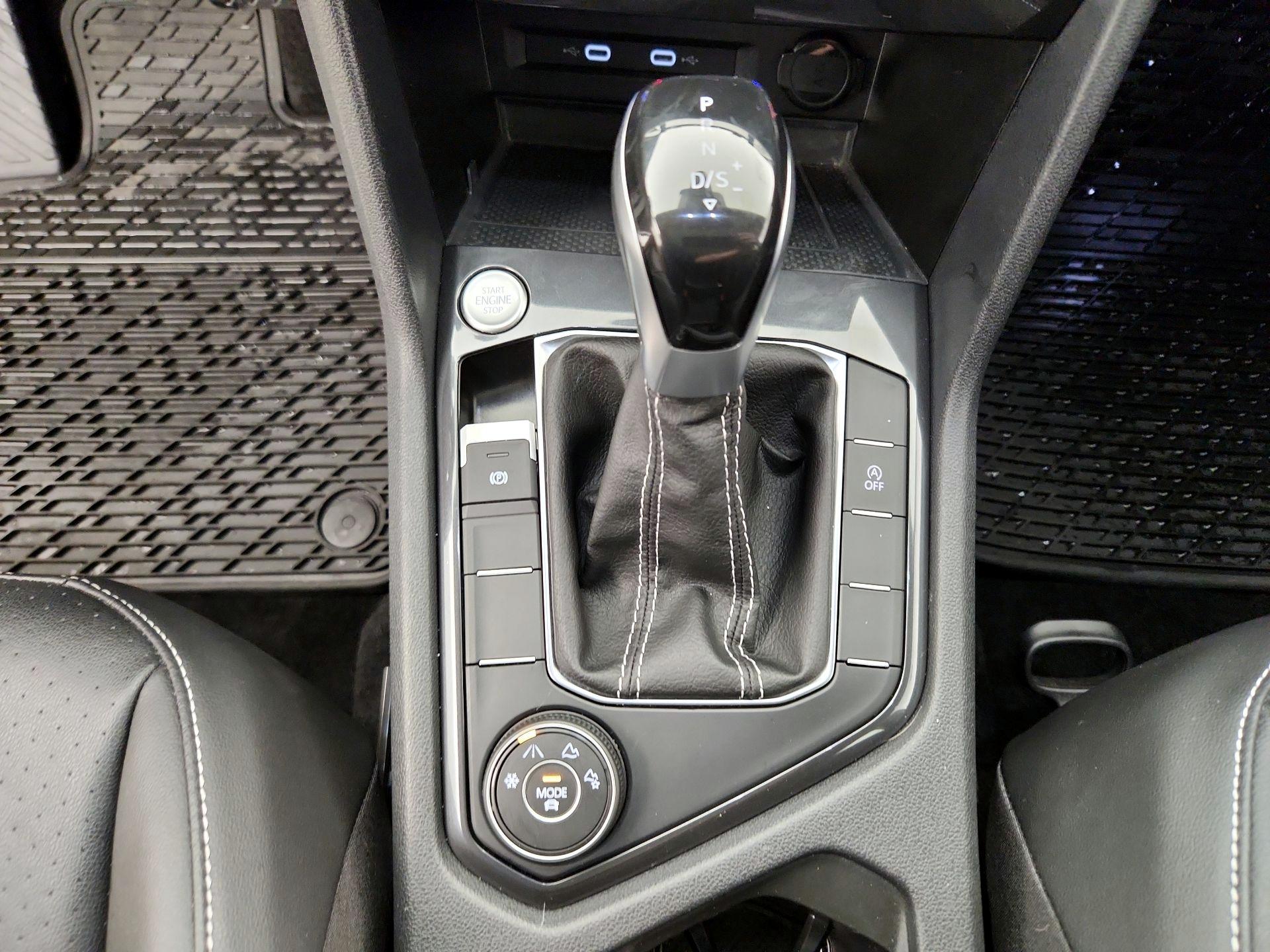 Thumbnail: 2022 Volkswagen Tiguan - 17