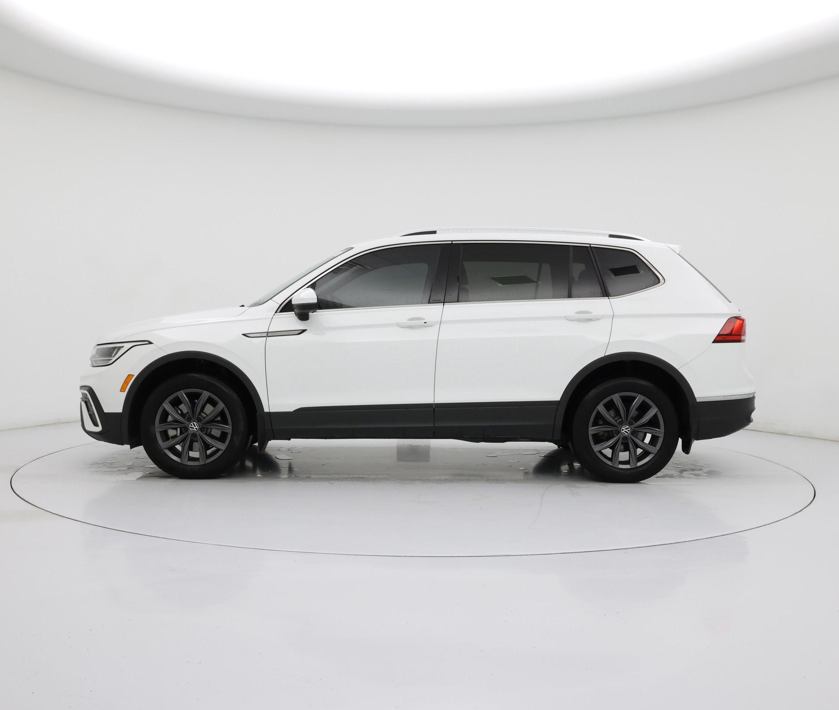 Thumbnail: 2022 Volkswagen Tiguan - 3
