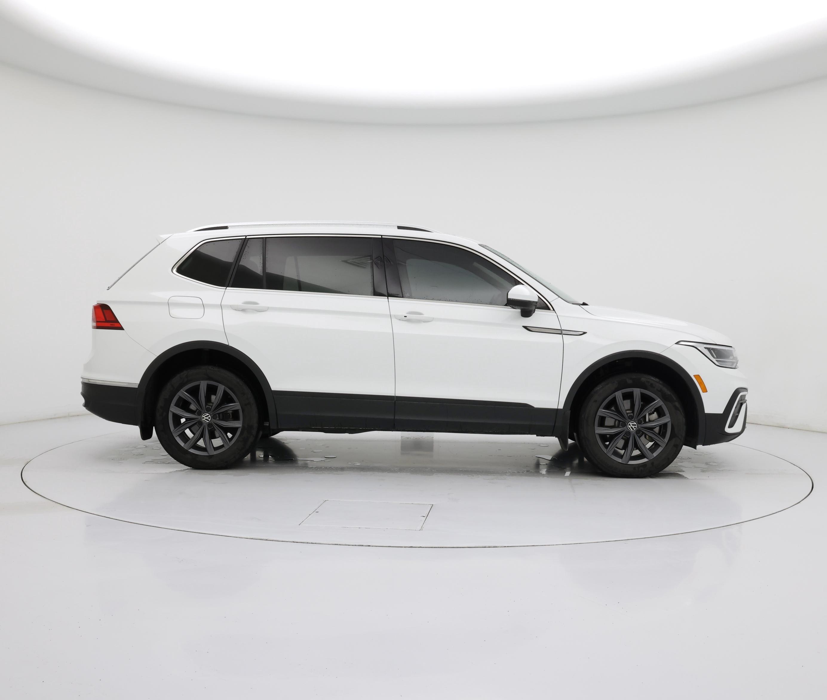 Thumbnail: 2022 Volkswagen Tiguan - 7