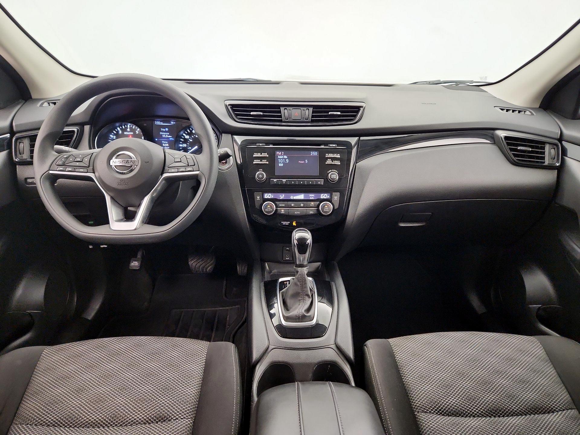 Thumbnail: 2017 Nissan Rogue Sport - 9