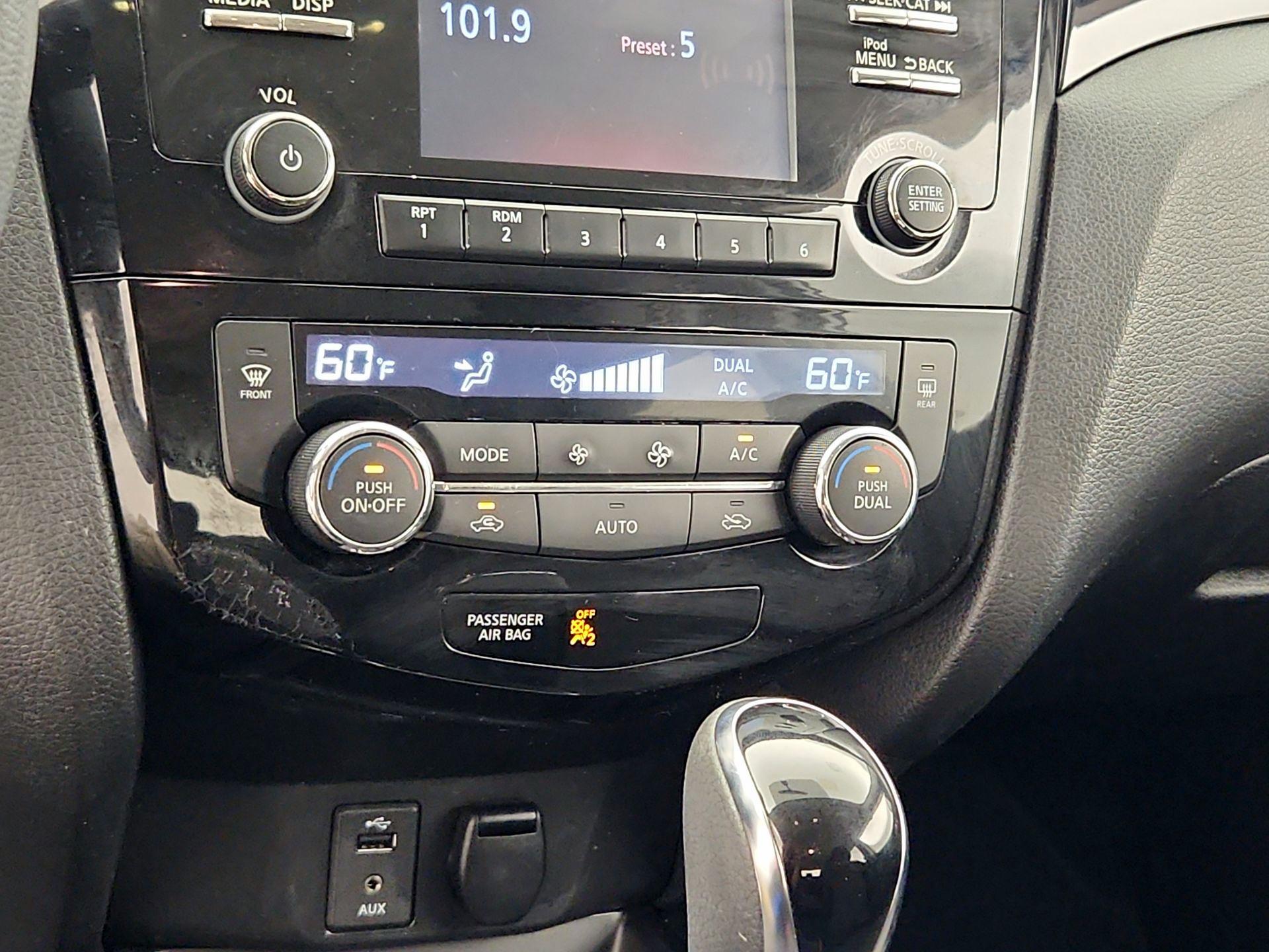 Thumbnail: 2017 Nissan Rogue Sport - 16
