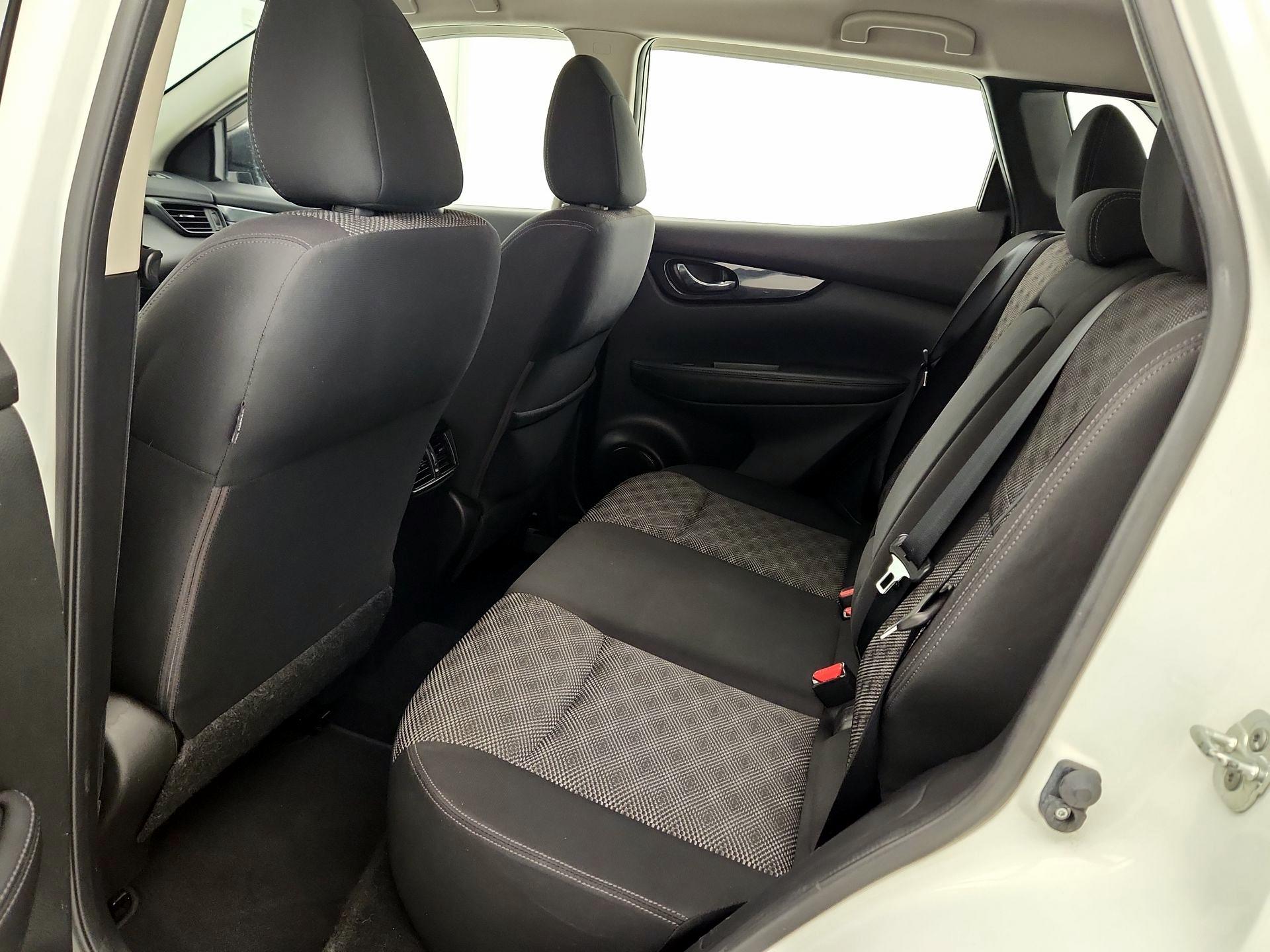 Thumbnail: 2017 Nissan Rogue Sport - 19