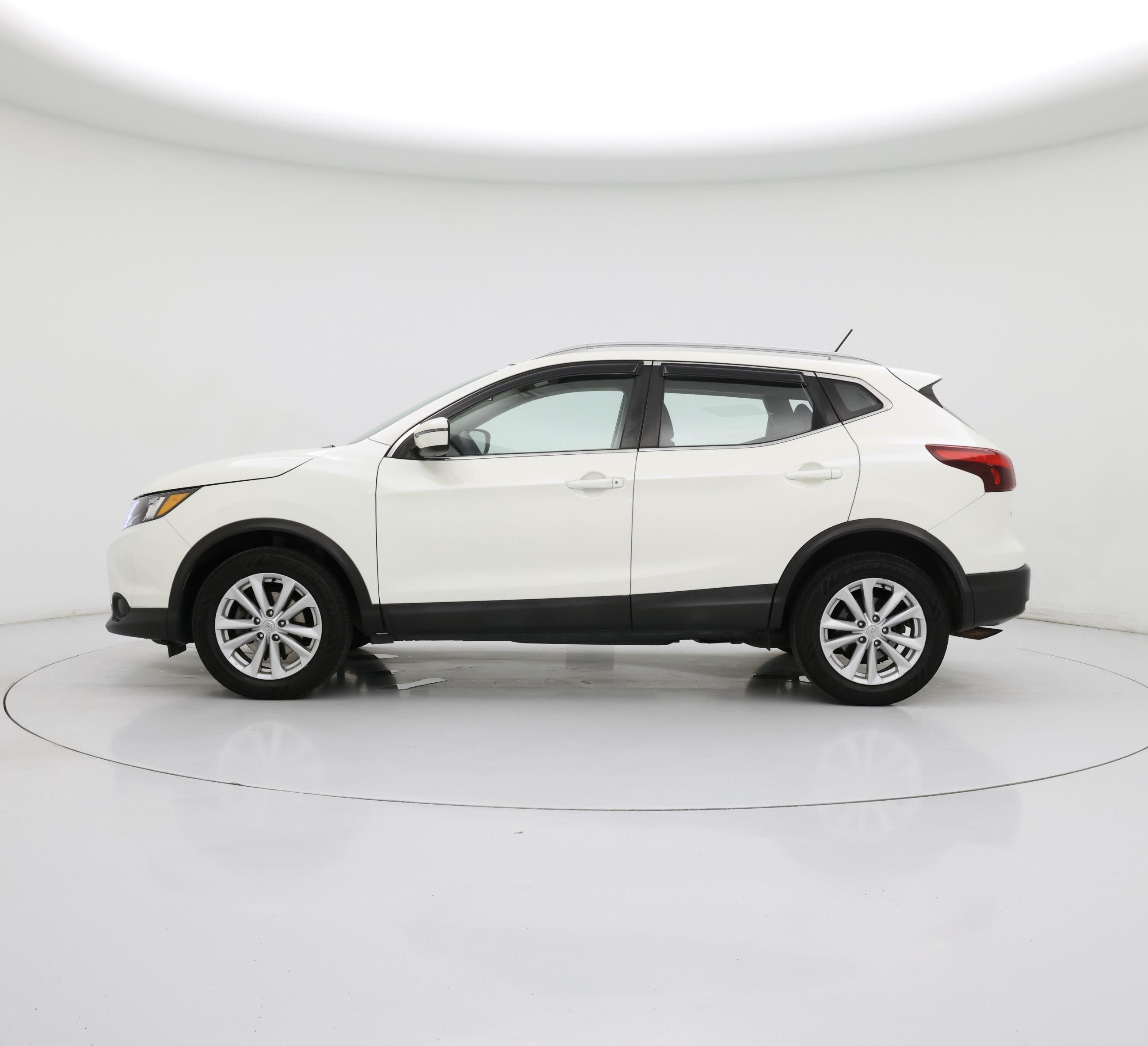 Thumbnail: 2017 Nissan Rogue Sport - 3