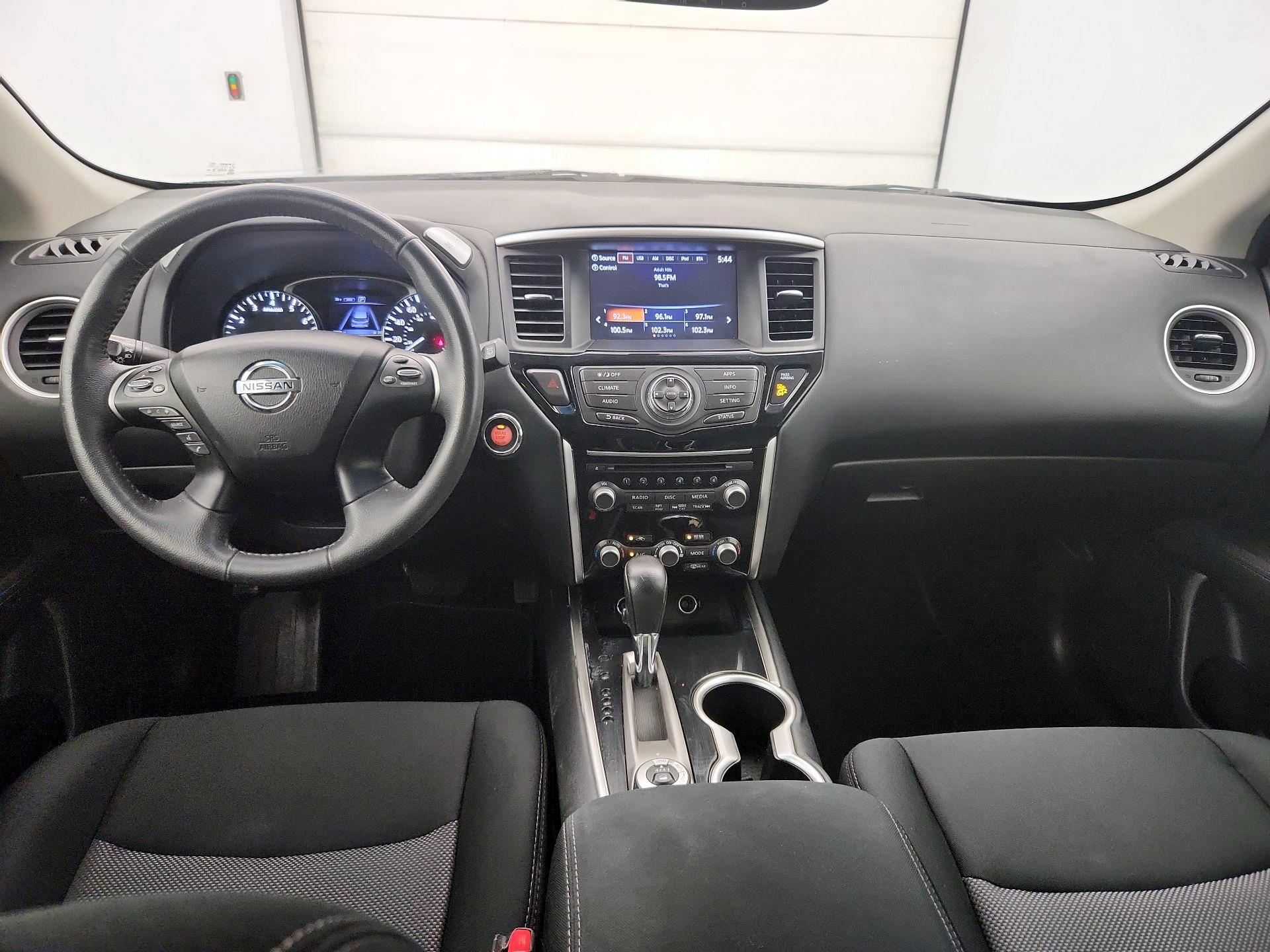Thumbnail: 2017 Nissan Pathfinder - 9