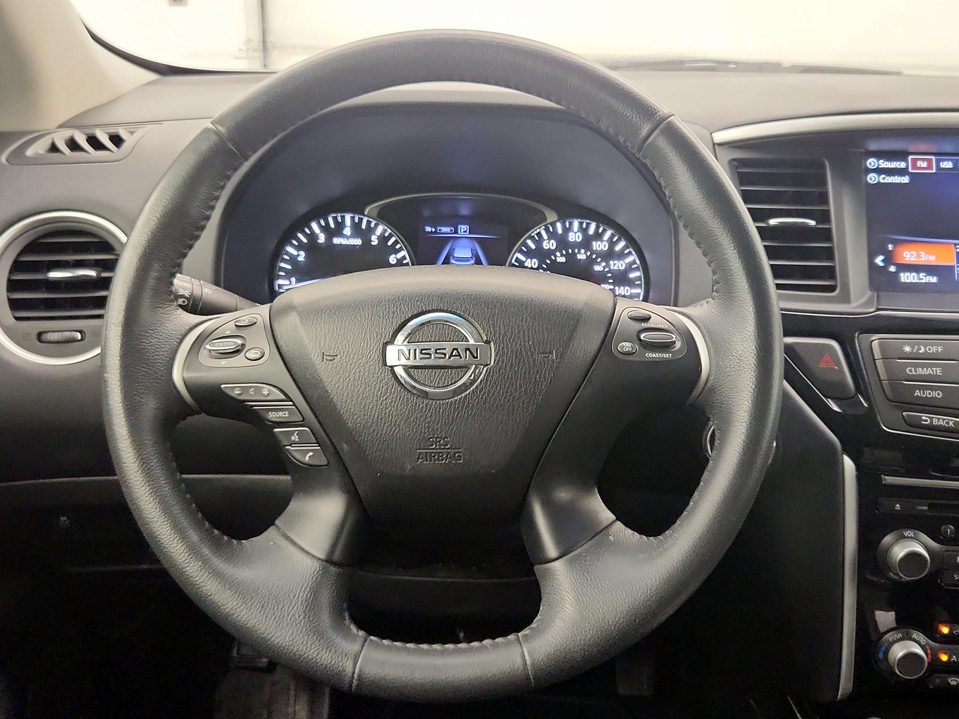 Thumbnail: 2017 Nissan Pathfinder - 10
