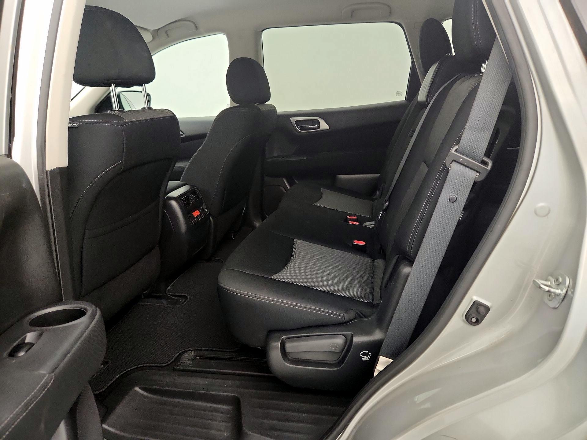 Thumbnail: 2017 Nissan Pathfinder - 19