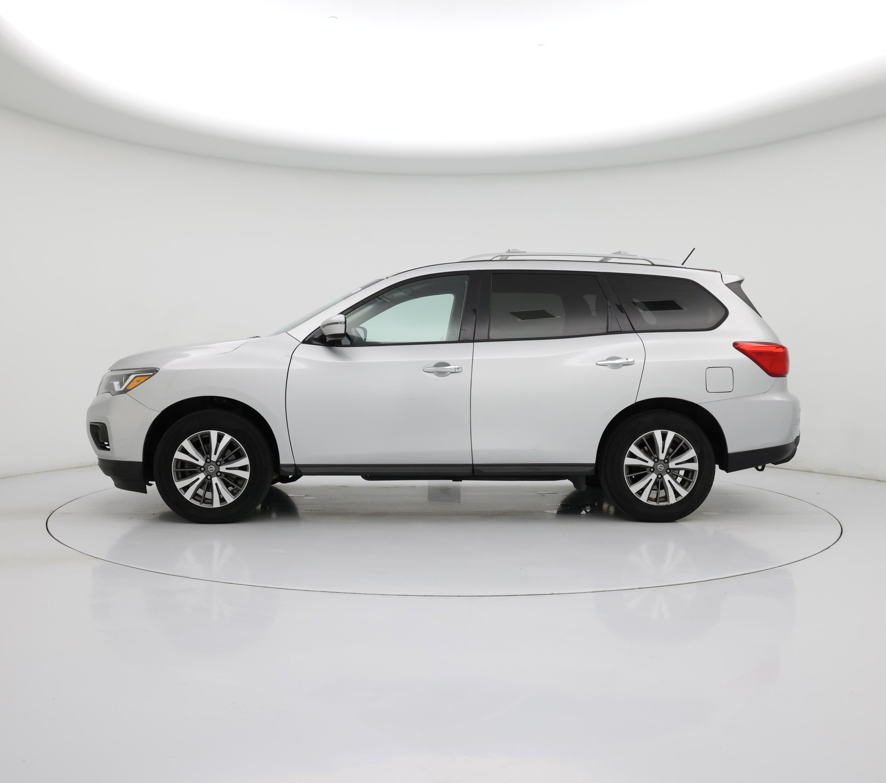 Thumbnail: 2017 Nissan Pathfinder - 3