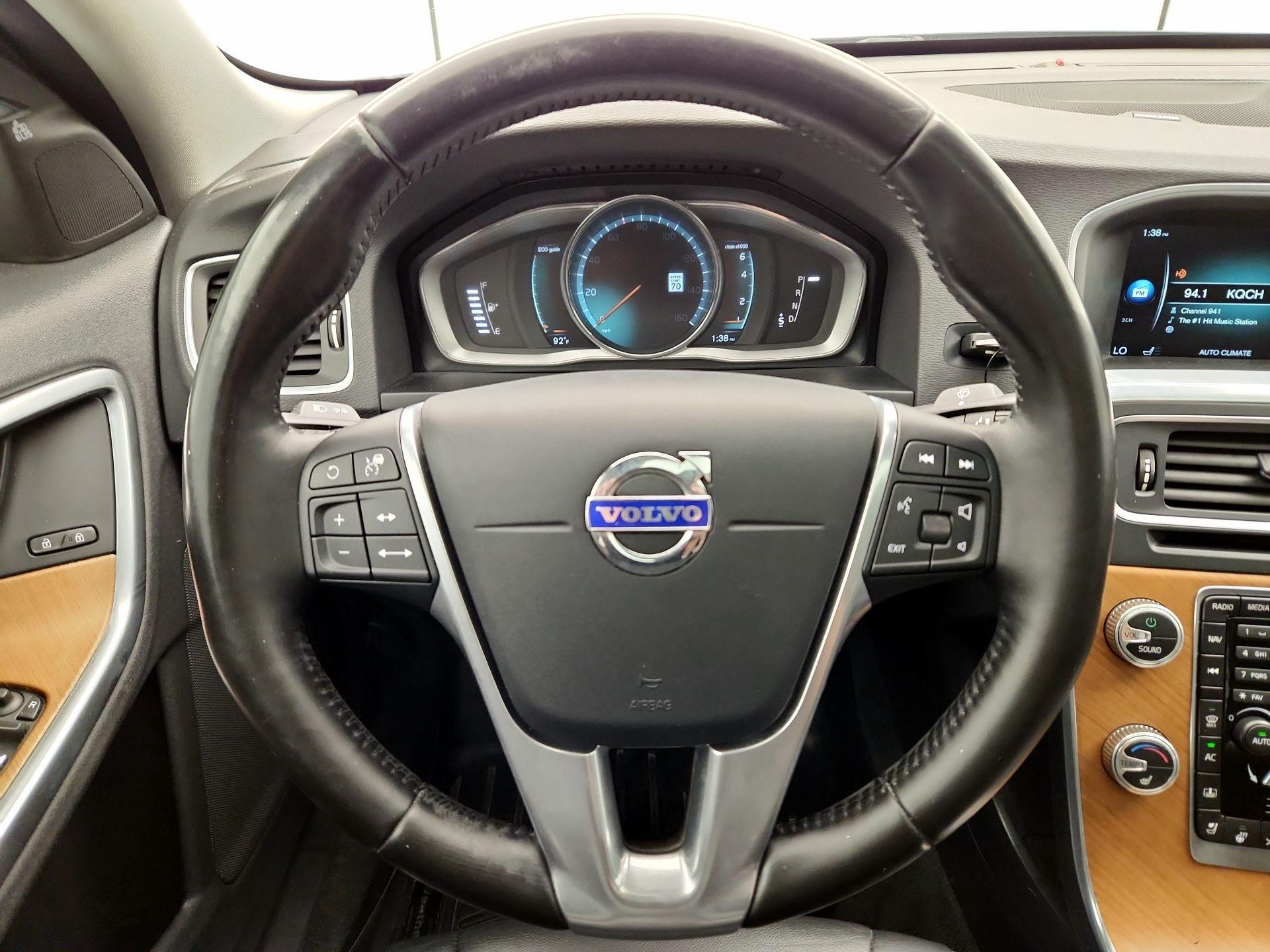 Thumbnail: 2016 Volvo S60 - 10