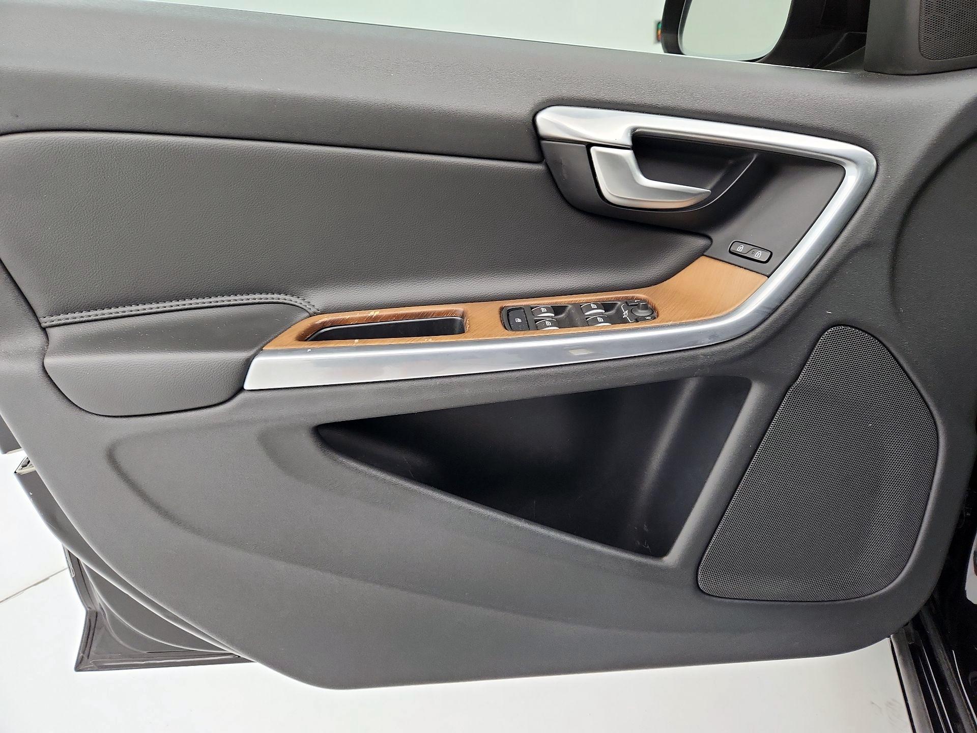Thumbnail: 2016 Volvo S60 - 12
