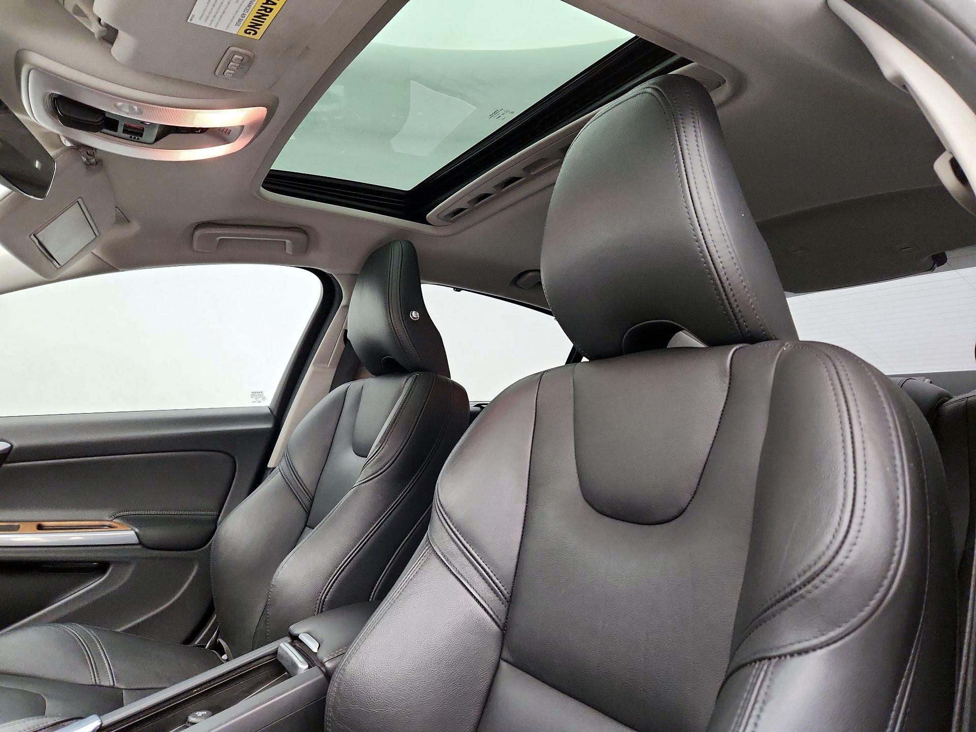 Thumbnail: 2016 Volvo S60 - 19