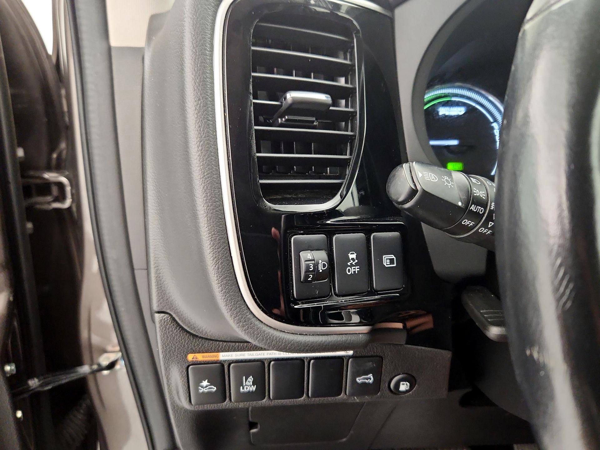 Thumbnail: 2018 Mitsubishi Outlander - 13