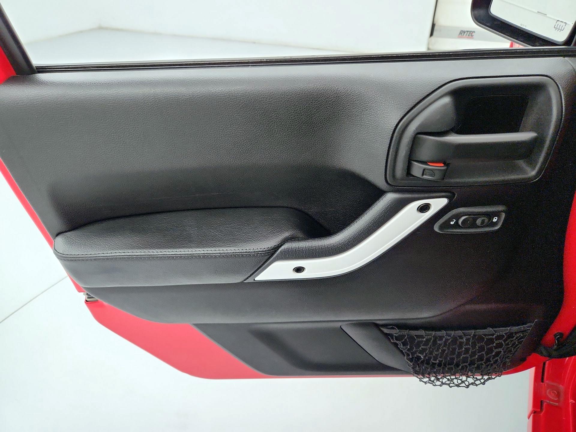 Thumbnail: 2015 Jeep Wrangler - 12