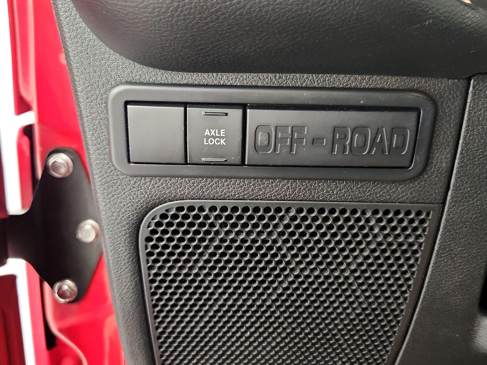 Thumbnail: 2015 Jeep Wrangler - 13