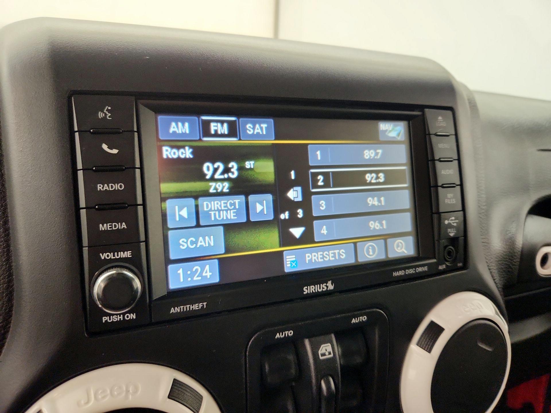 Thumbnail: 2015 Jeep Wrangler - 14