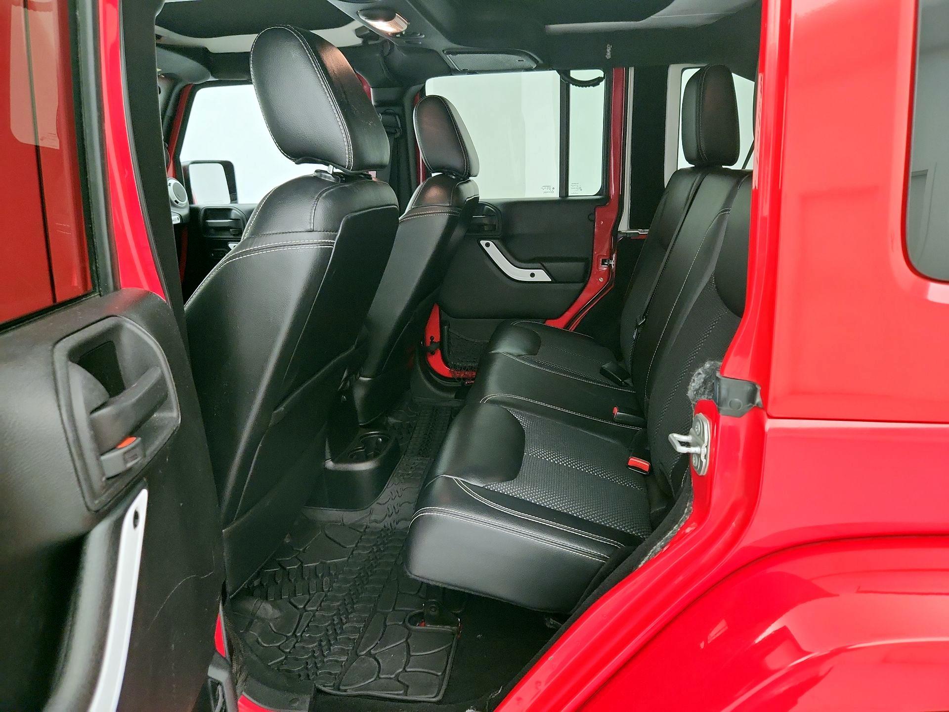 Thumbnail: 2015 Jeep Wrangler - 18
