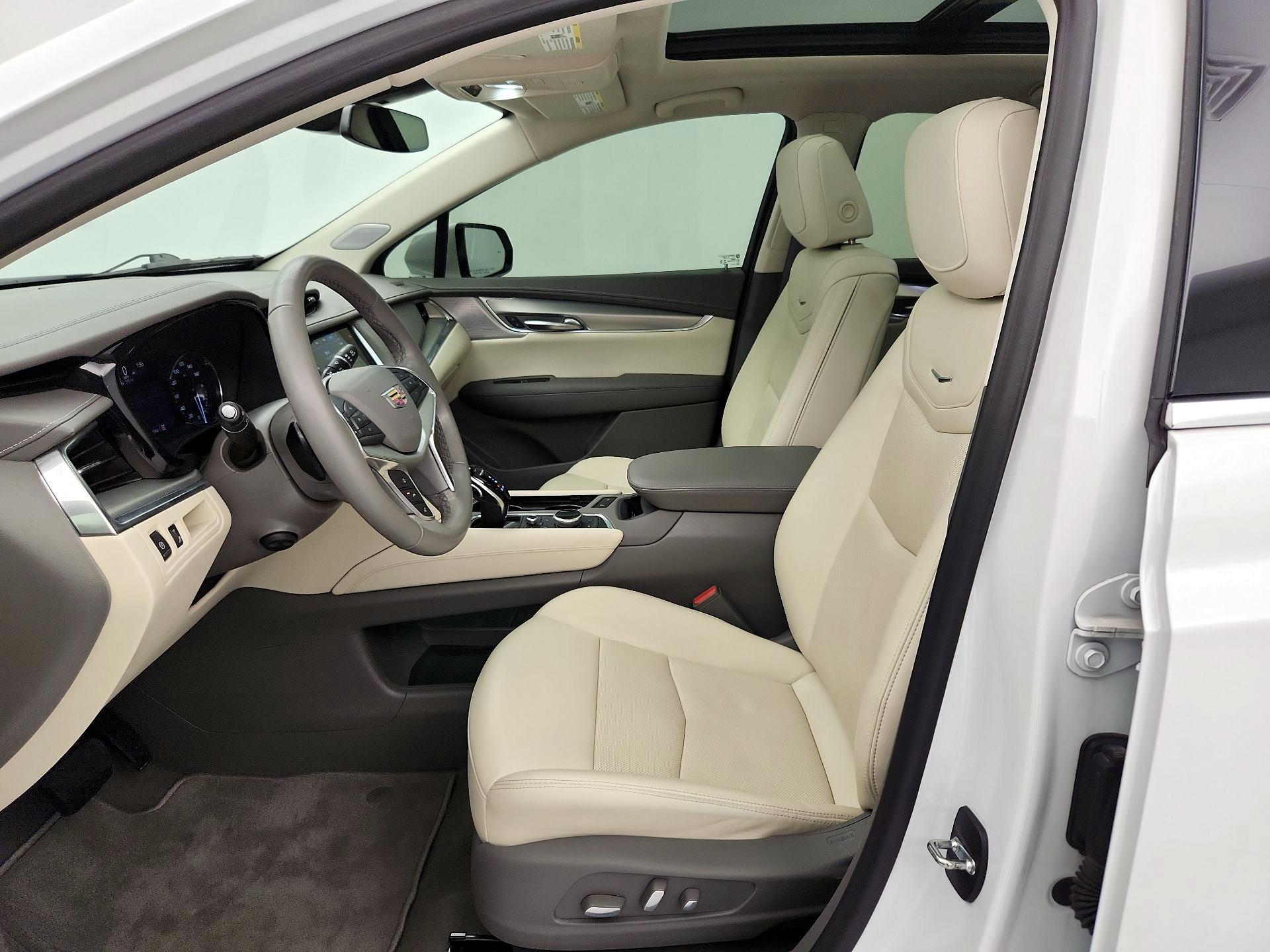 Thumbnail: 2023 Cadillac XT5 - 11