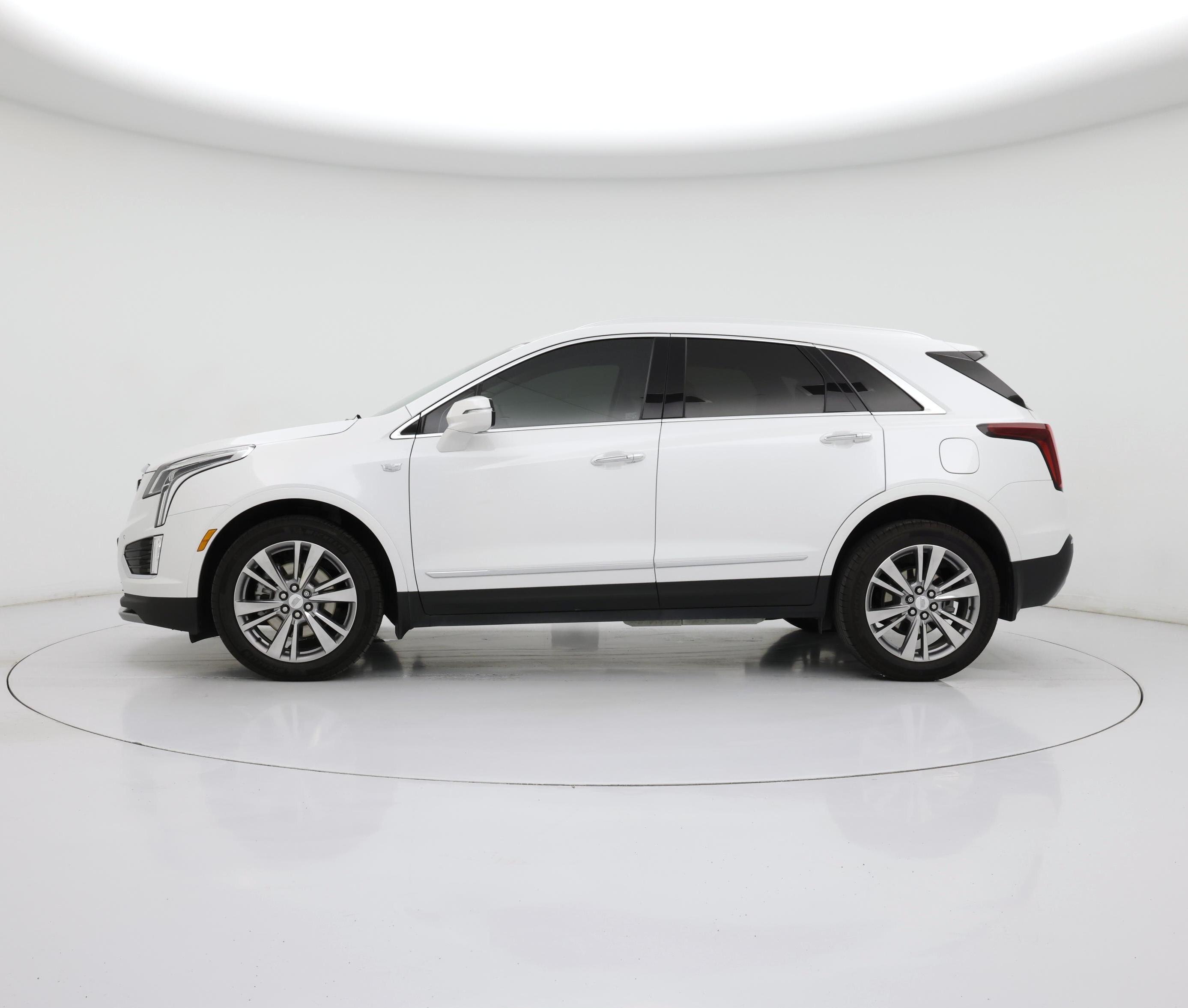 Thumbnail: 2023 Cadillac XT5 - 3