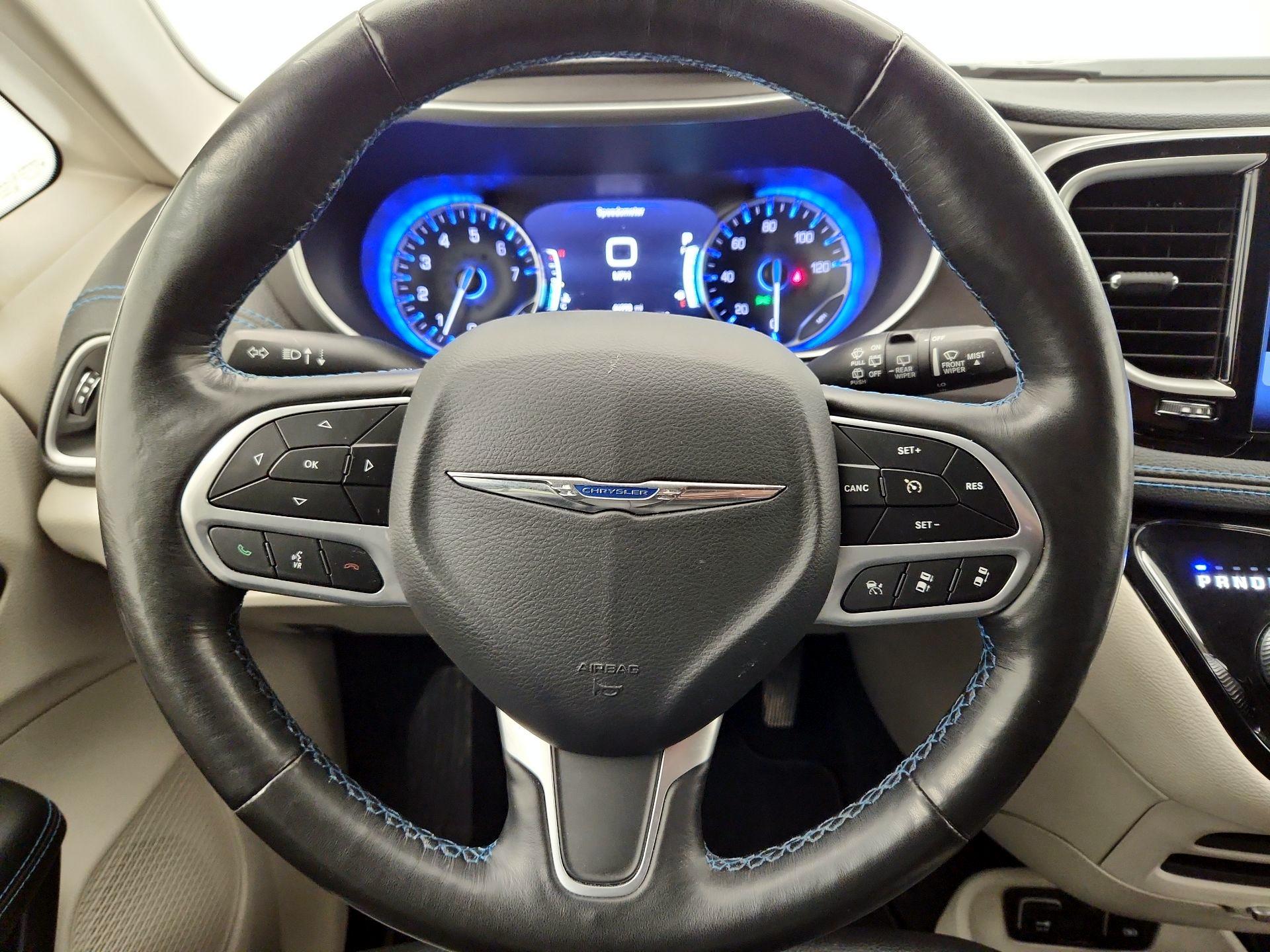 Thumbnail: 2021 Chrysler Pacifica - 10