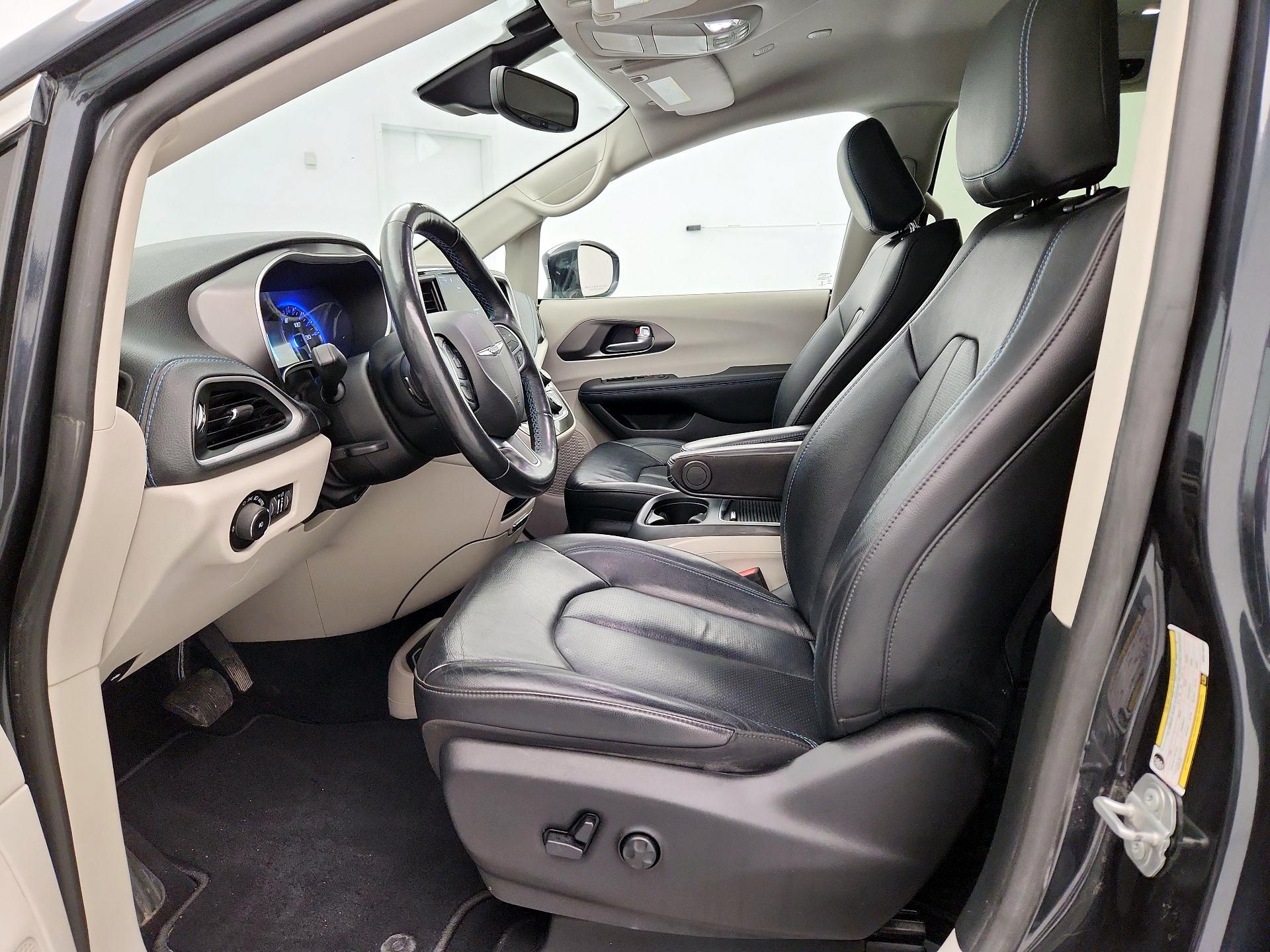Thumbnail: 2021 Chrysler Pacifica - 11