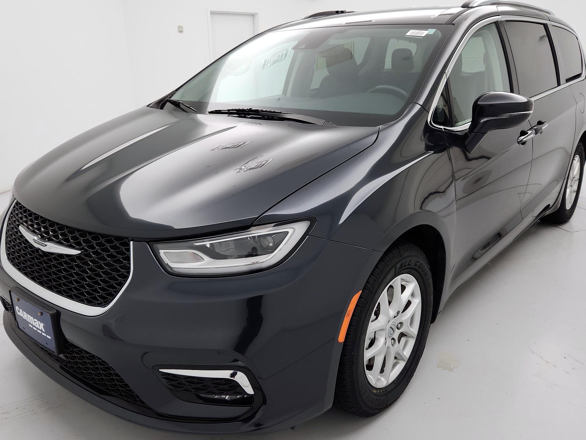 Thumbnail: 2021 Chrysler Pacifica - 3