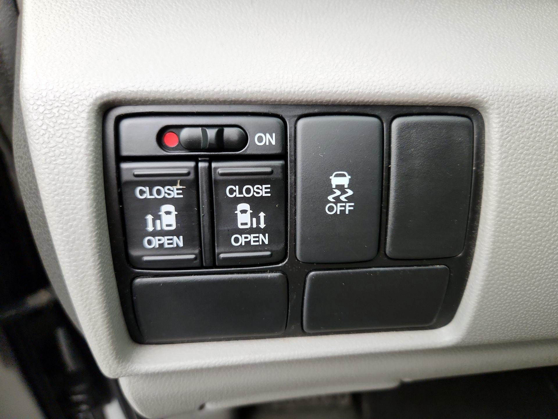 Thumbnail: 2016 Honda Odyssey - 13
