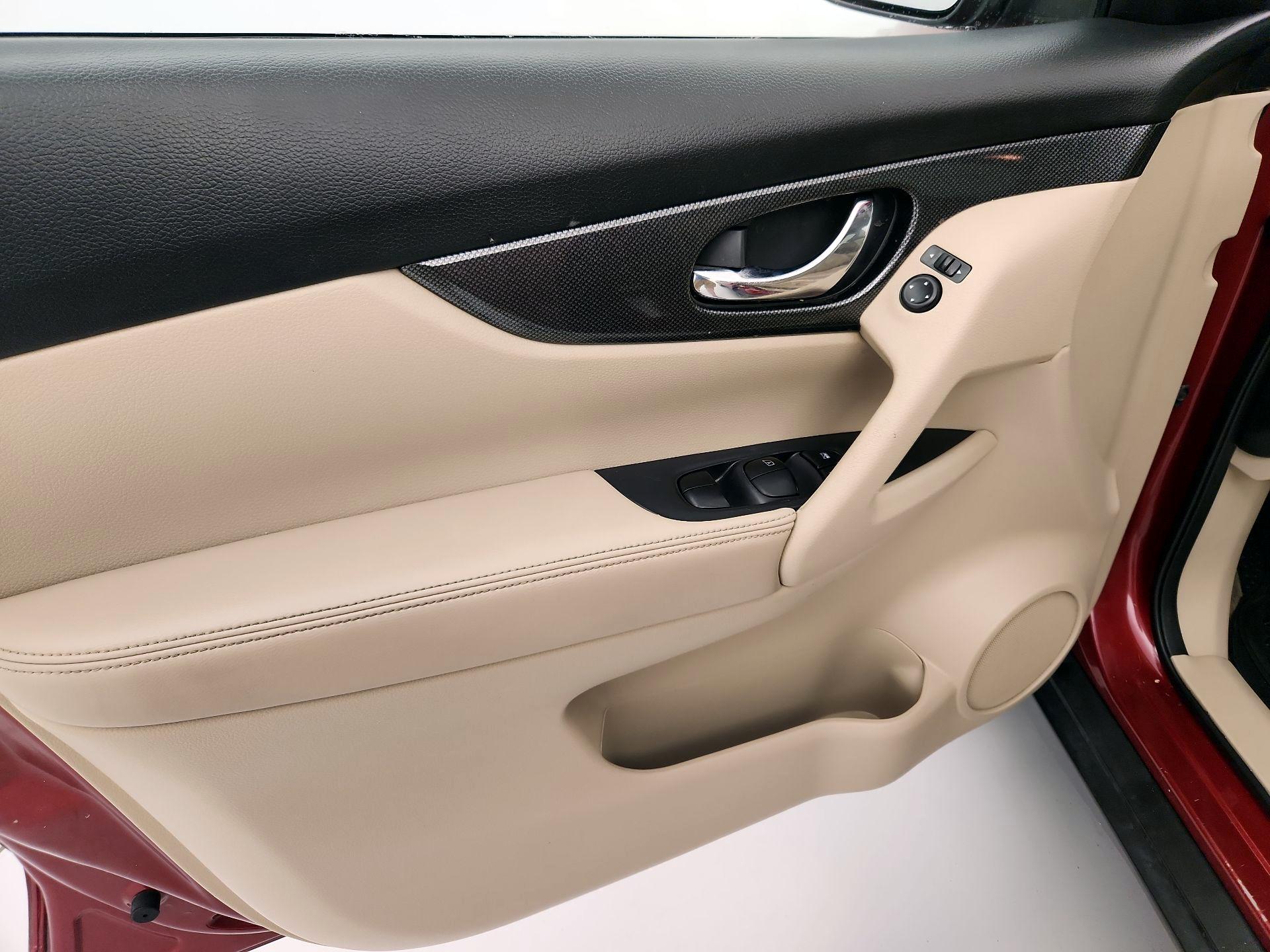Thumbnail: 2015 Nissan Rogue - 12