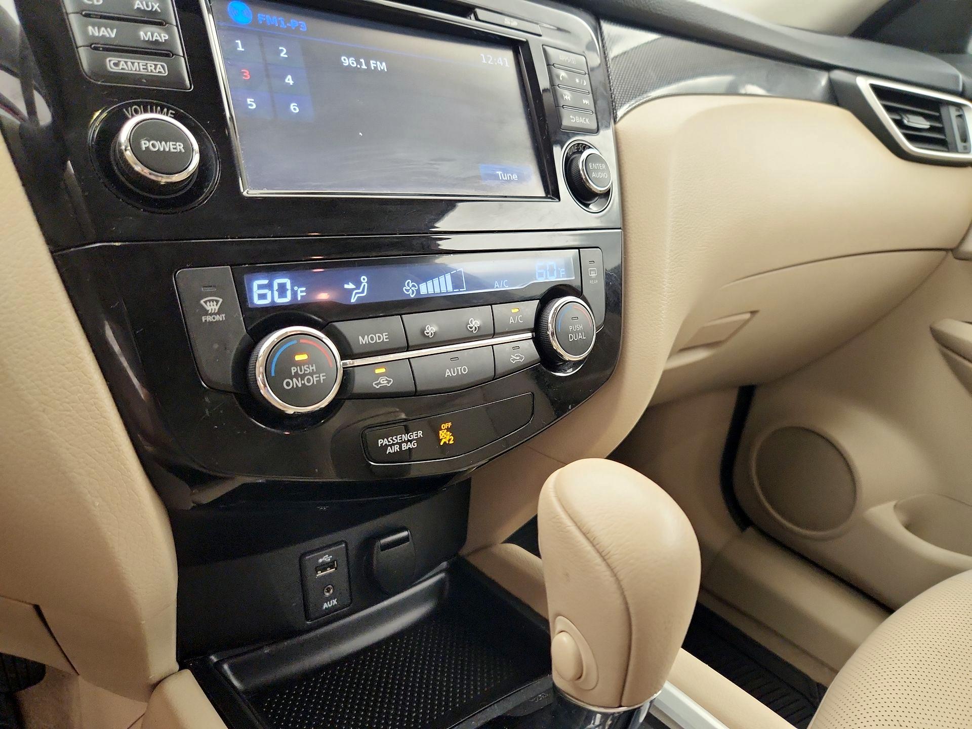 Thumbnail: 2015 Nissan Rogue - 17
