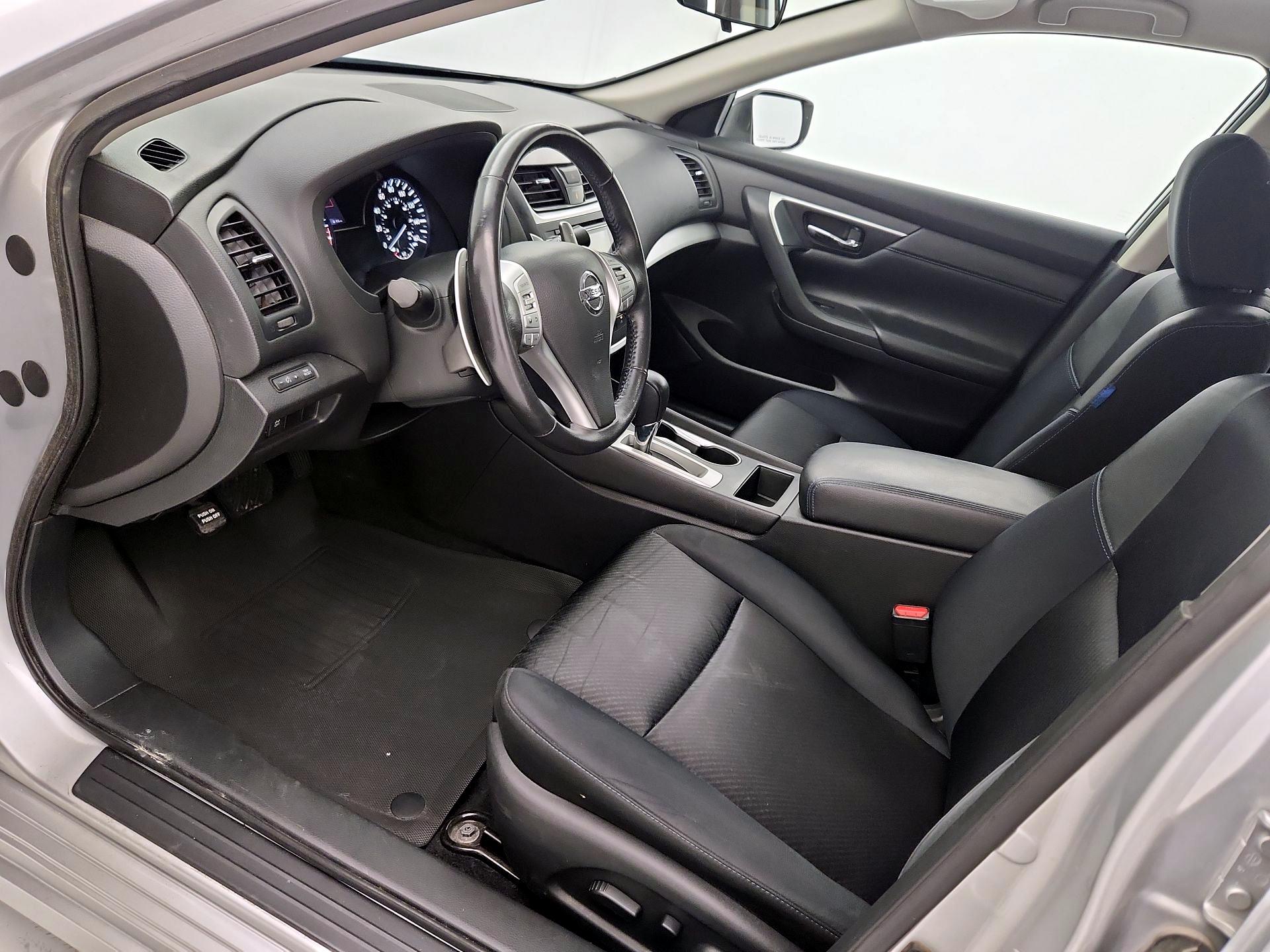 Thumbnail: 2016 Nissan Altima - 11