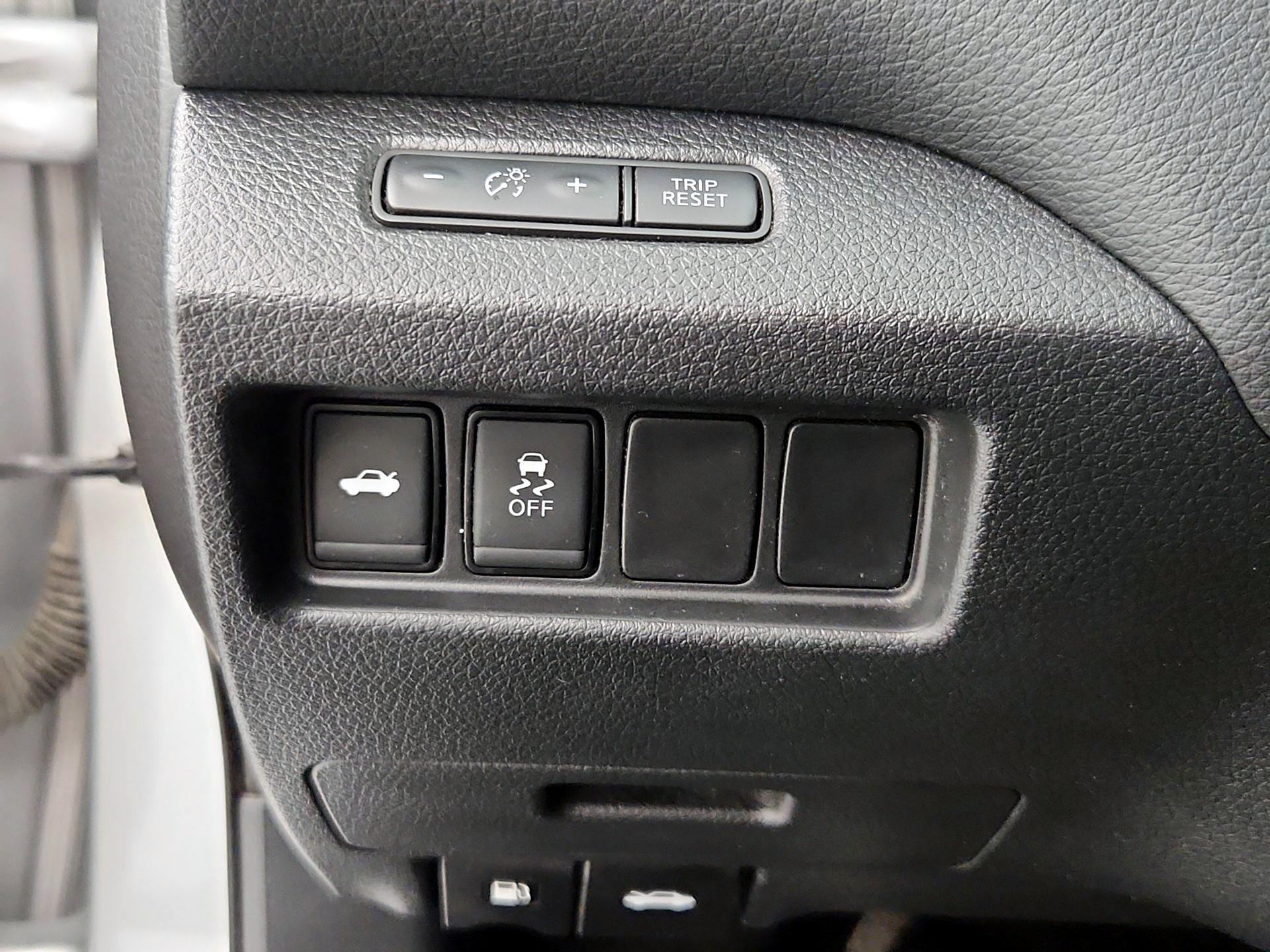 Thumbnail: 2016 Nissan Altima - 13