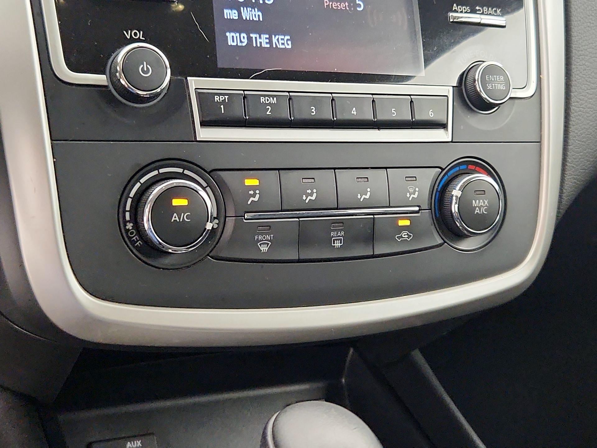 Thumbnail: 2016 Nissan Altima - 16