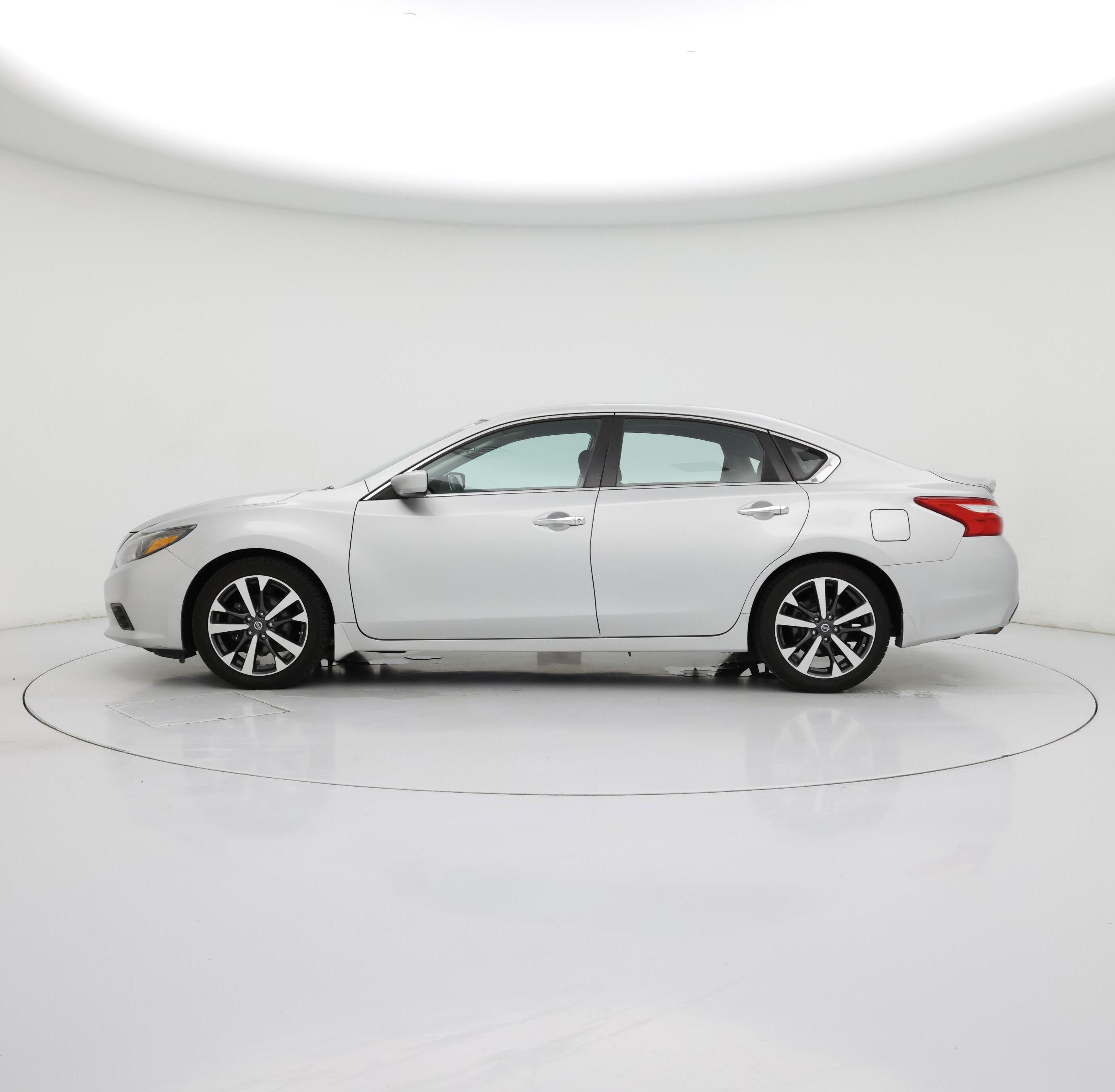 Thumbnail: 2016 Nissan Altima - 3
