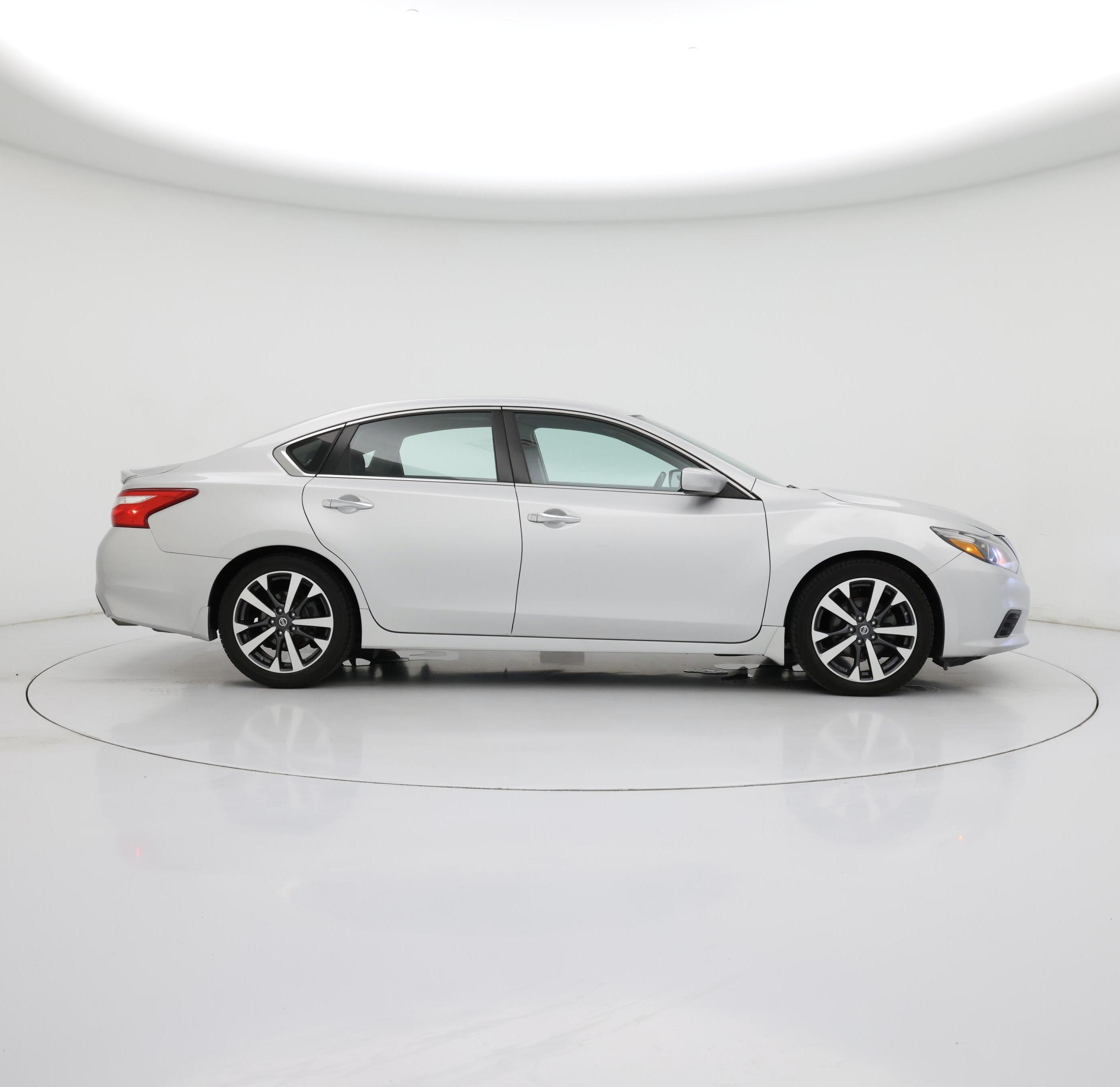 Thumbnail: 2016 Nissan Altima - 7
