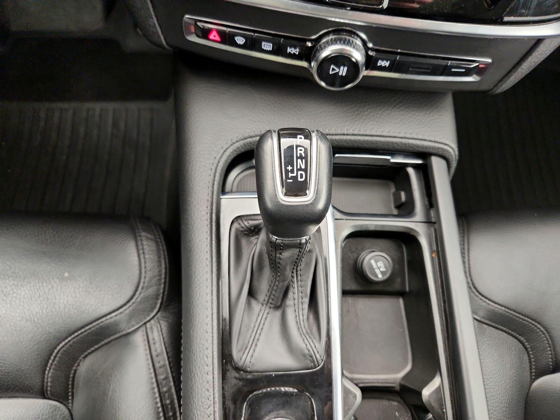 Thumbnail: 2018 Volvo V90 - 17