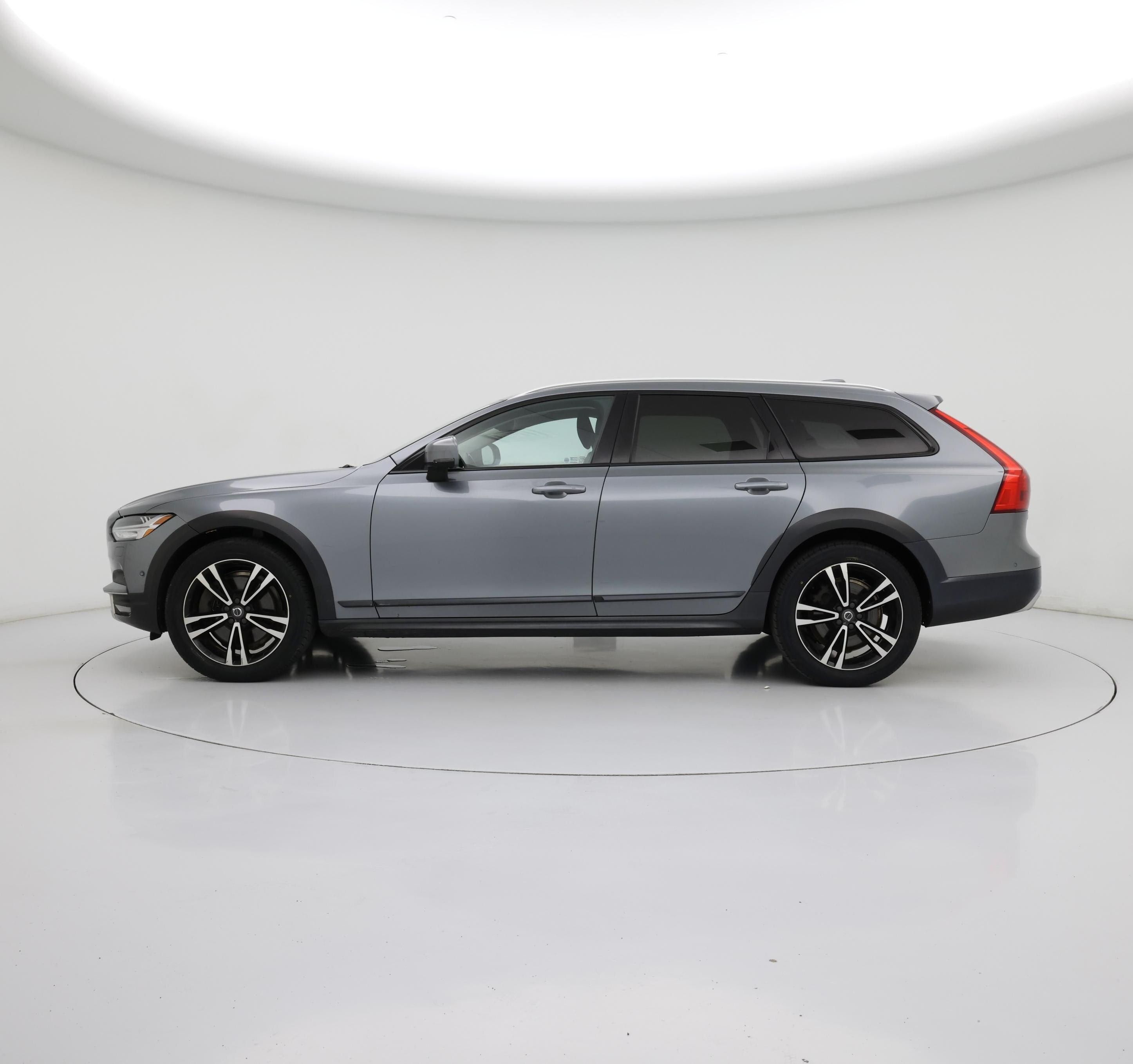 Thumbnail: 2018 Volvo V90 - 3