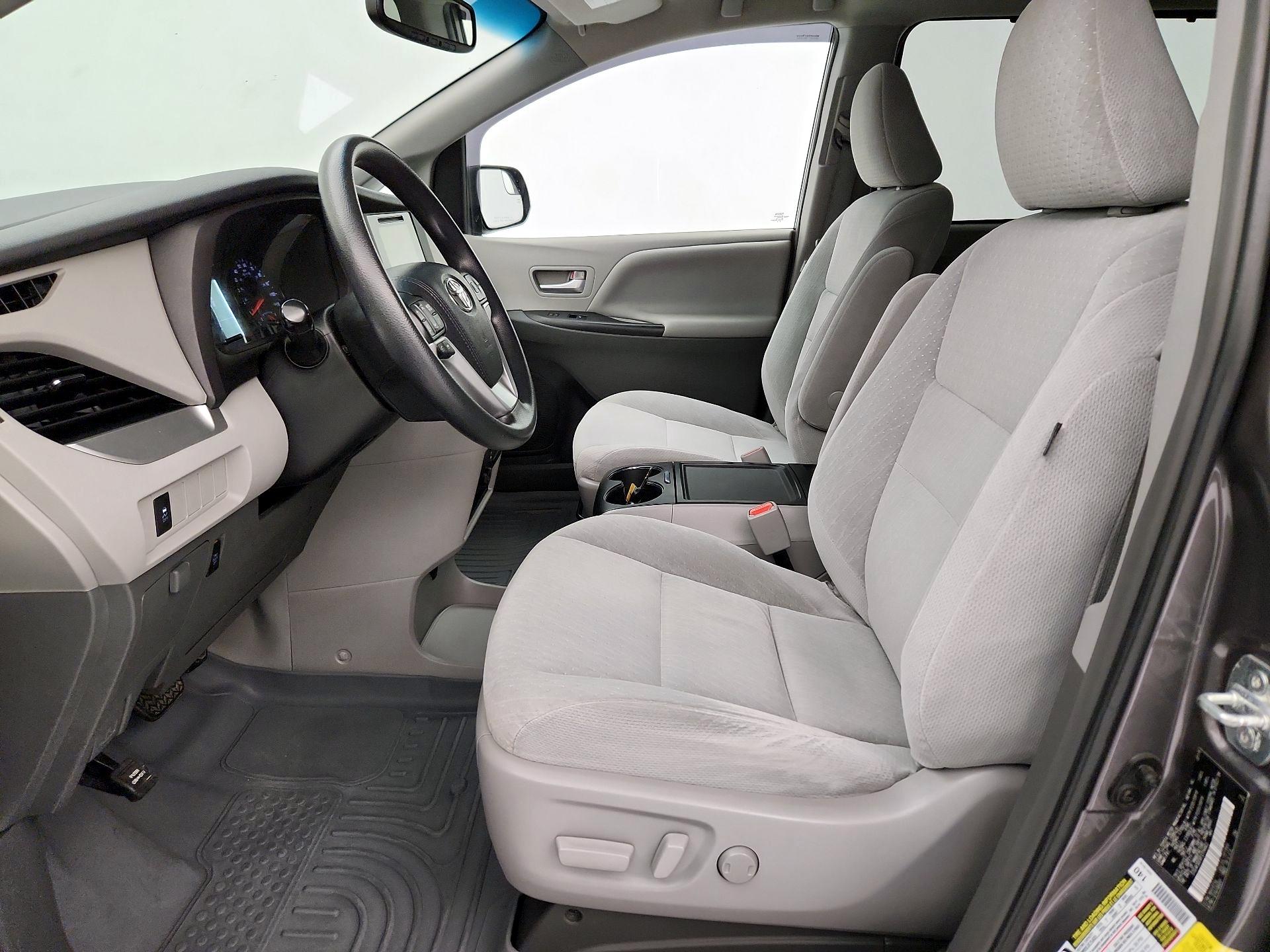 Thumbnail: 2015 Toyota Sienna - 11