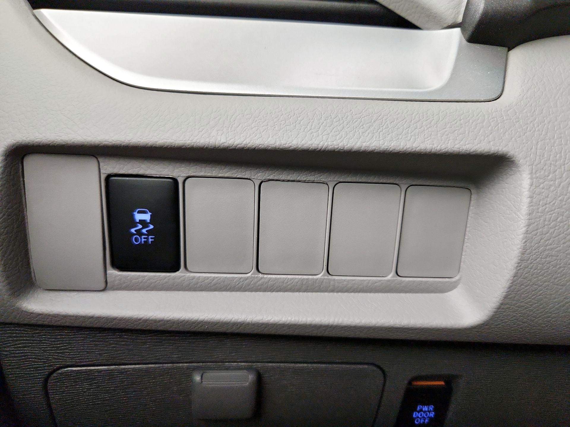 Thumbnail: 2015 Toyota Sienna - 13