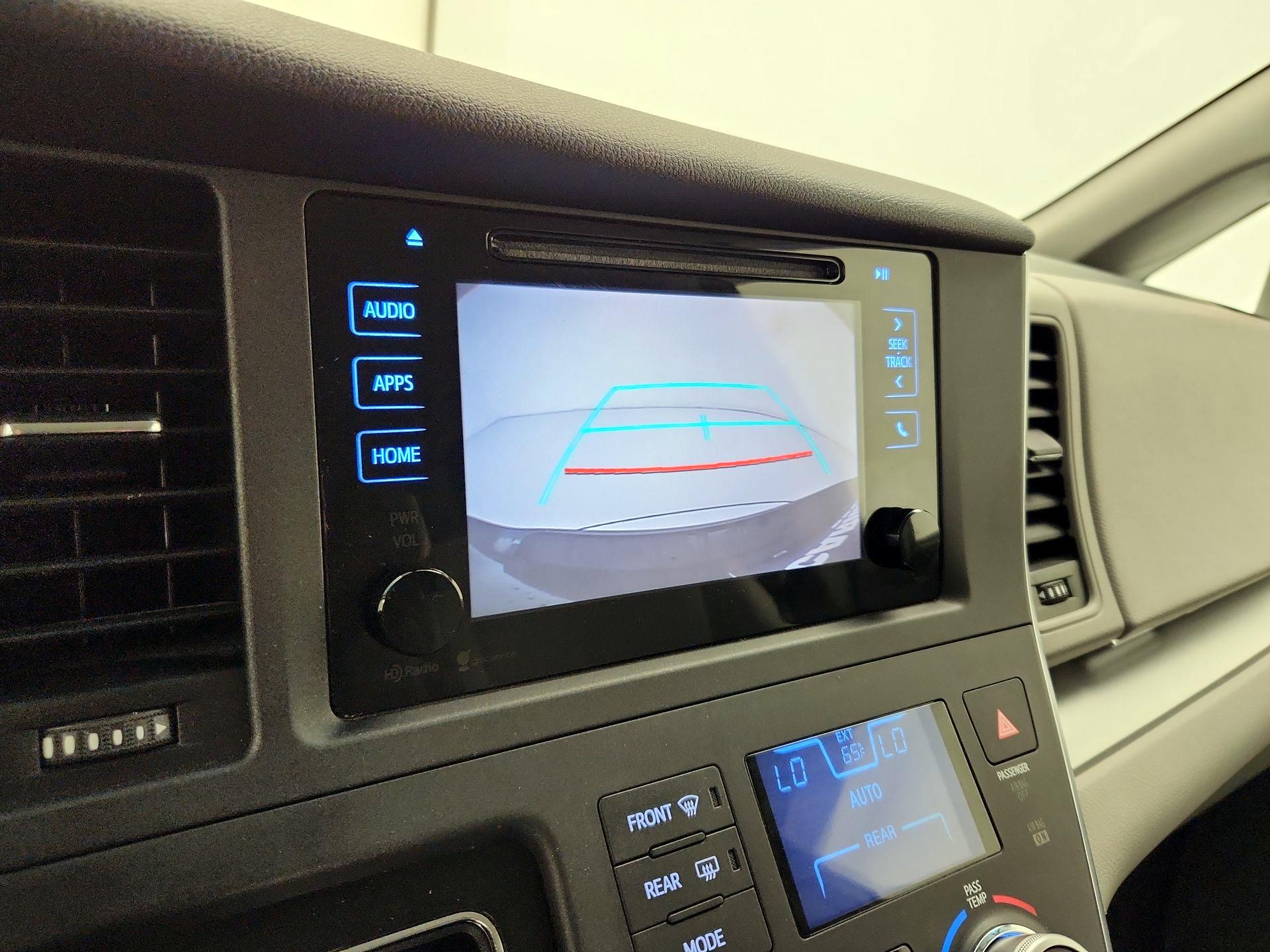 Thumbnail: 2015 Toyota Sienna - 14