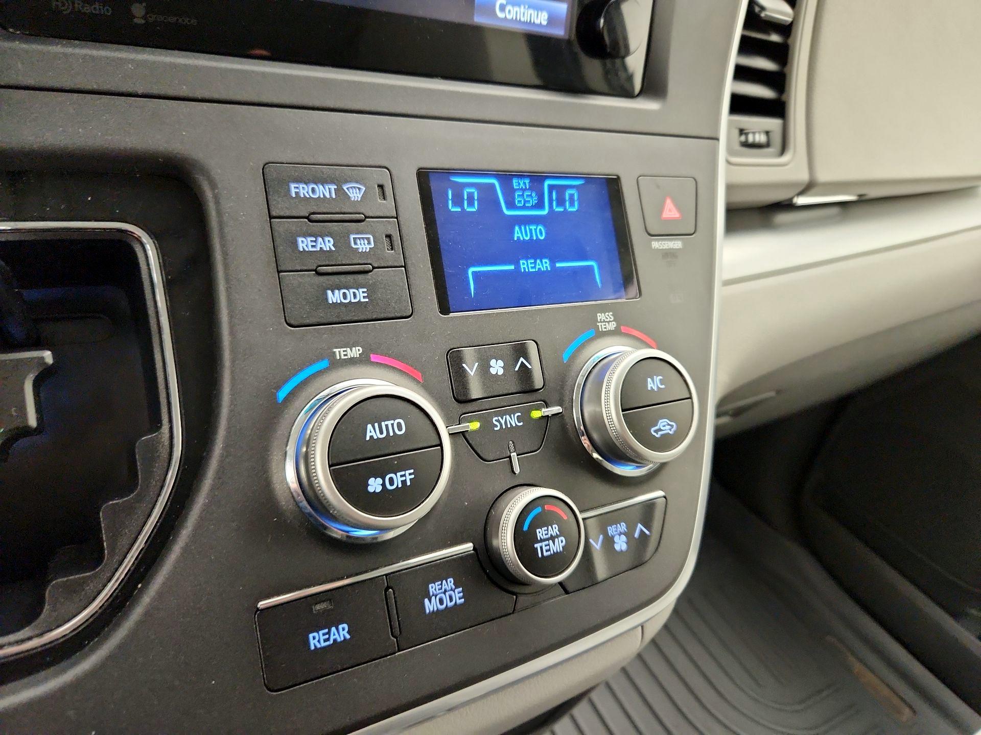 Thumbnail: 2015 Toyota Sienna - 16