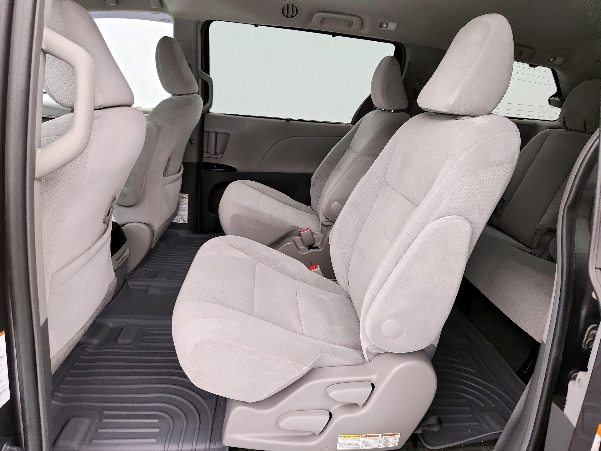Thumbnail: 2015 Toyota Sienna - 19