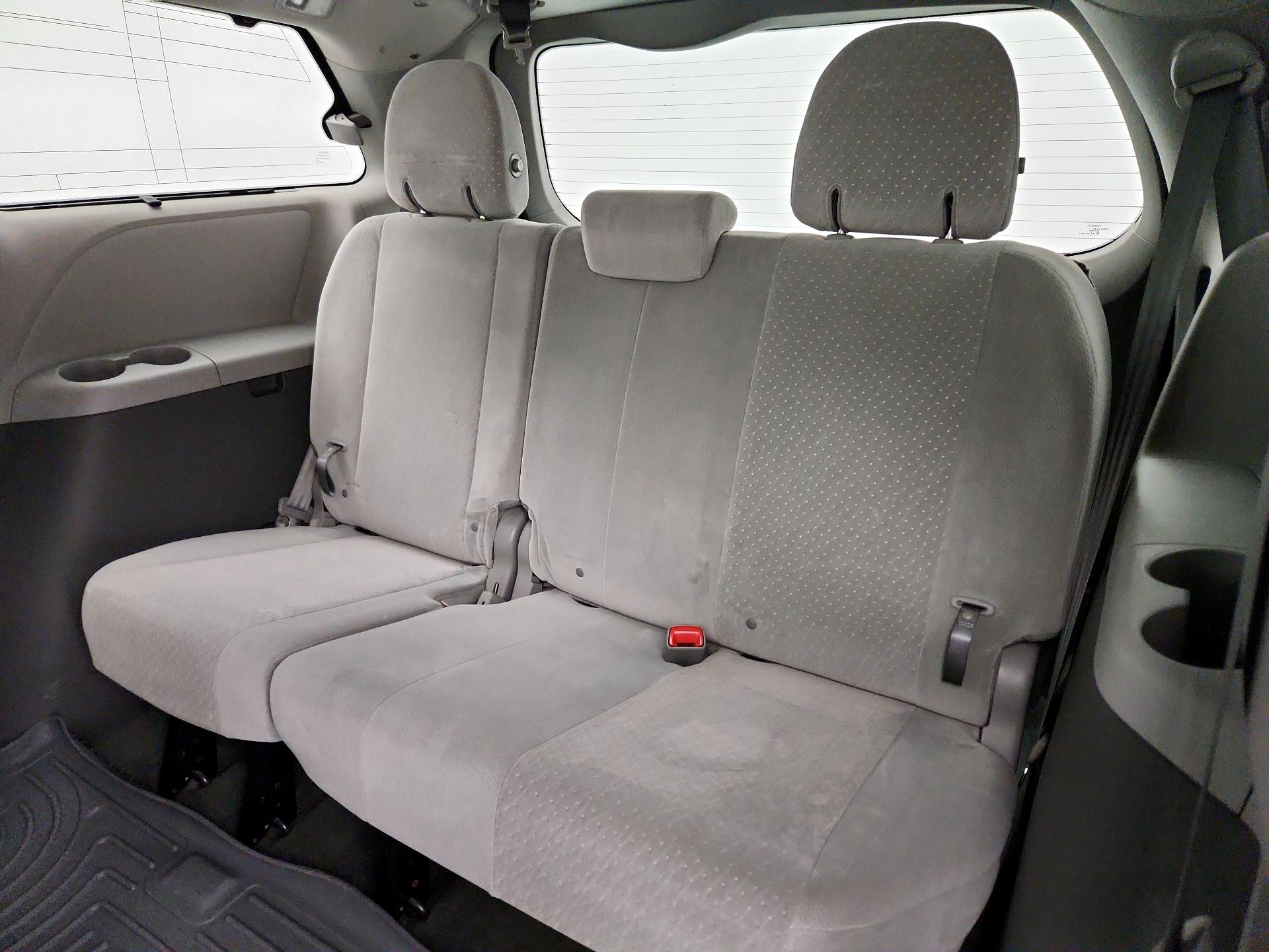 Thumbnail: 2015 Toyota Sienna - 20