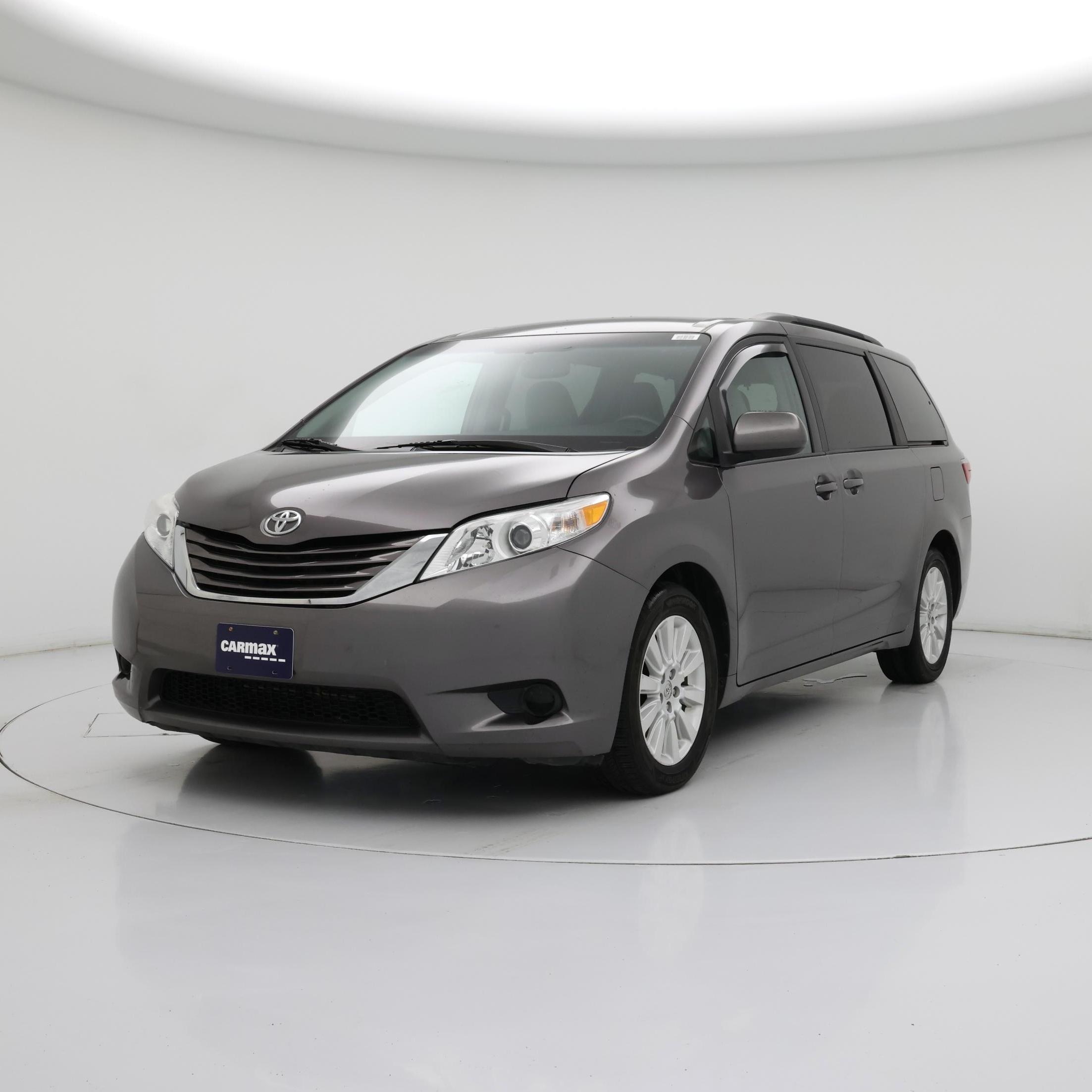 Thumbnail: 2015 Toyota Sienna - 4