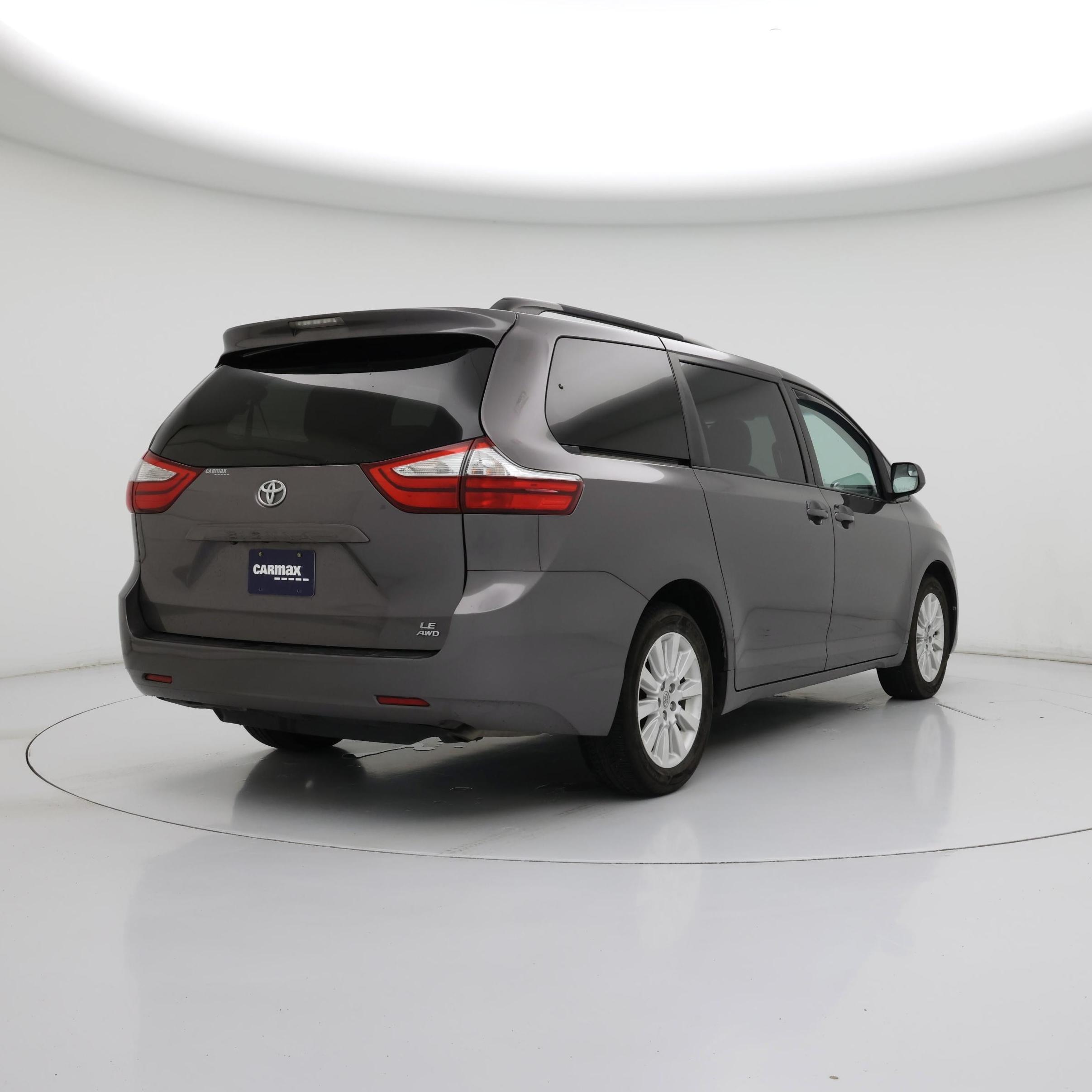 Thumbnail: 2015 Toyota Sienna - 8