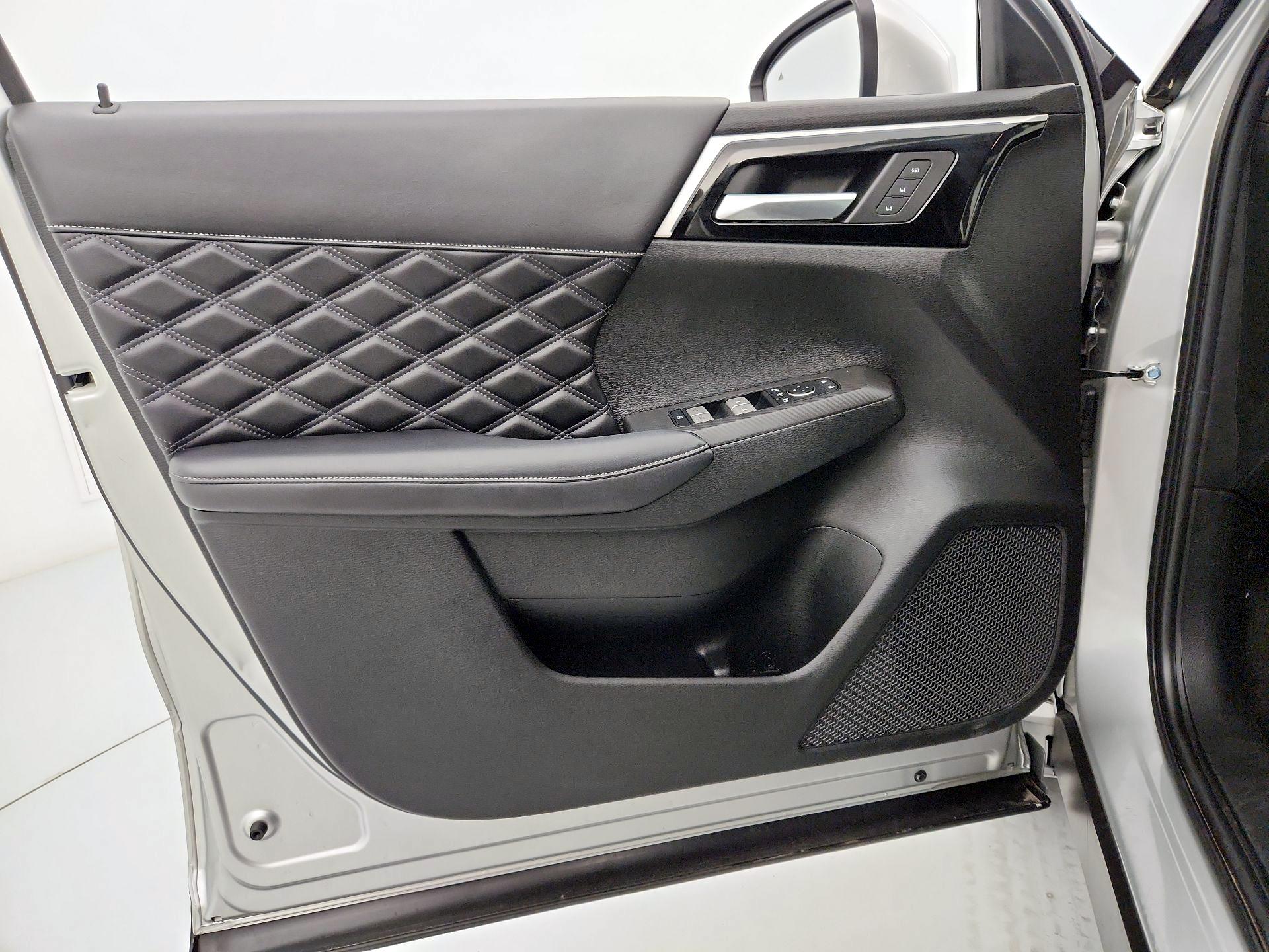 Thumbnail: 2022 Mitsubishi Outlander - 12